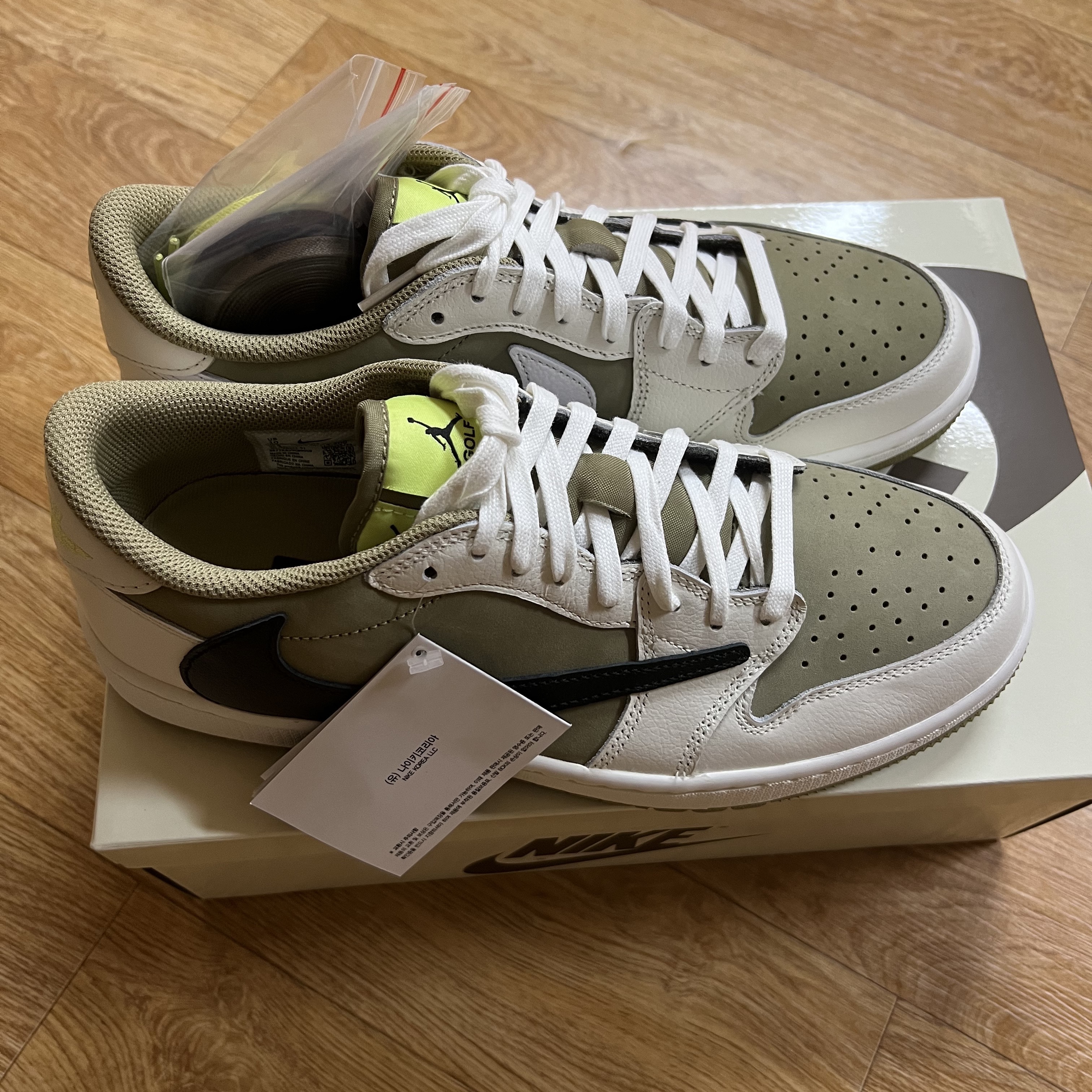 Jordan 1 x Travis Scott Retro Low Golf NRG Neutral Olive 착용 스타일