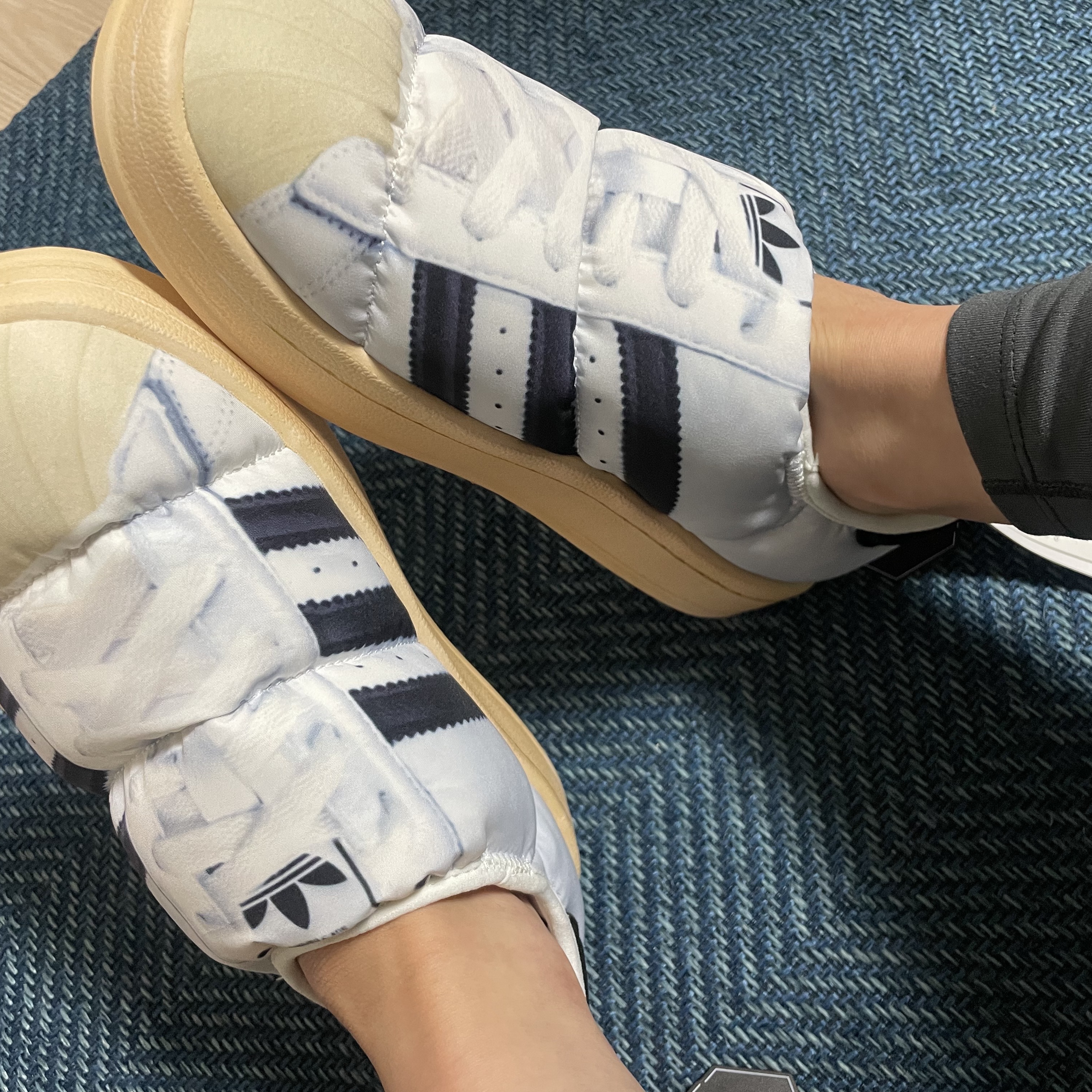 Adidas Puffylette Superstar Cloud White 착용 스타일 - 2