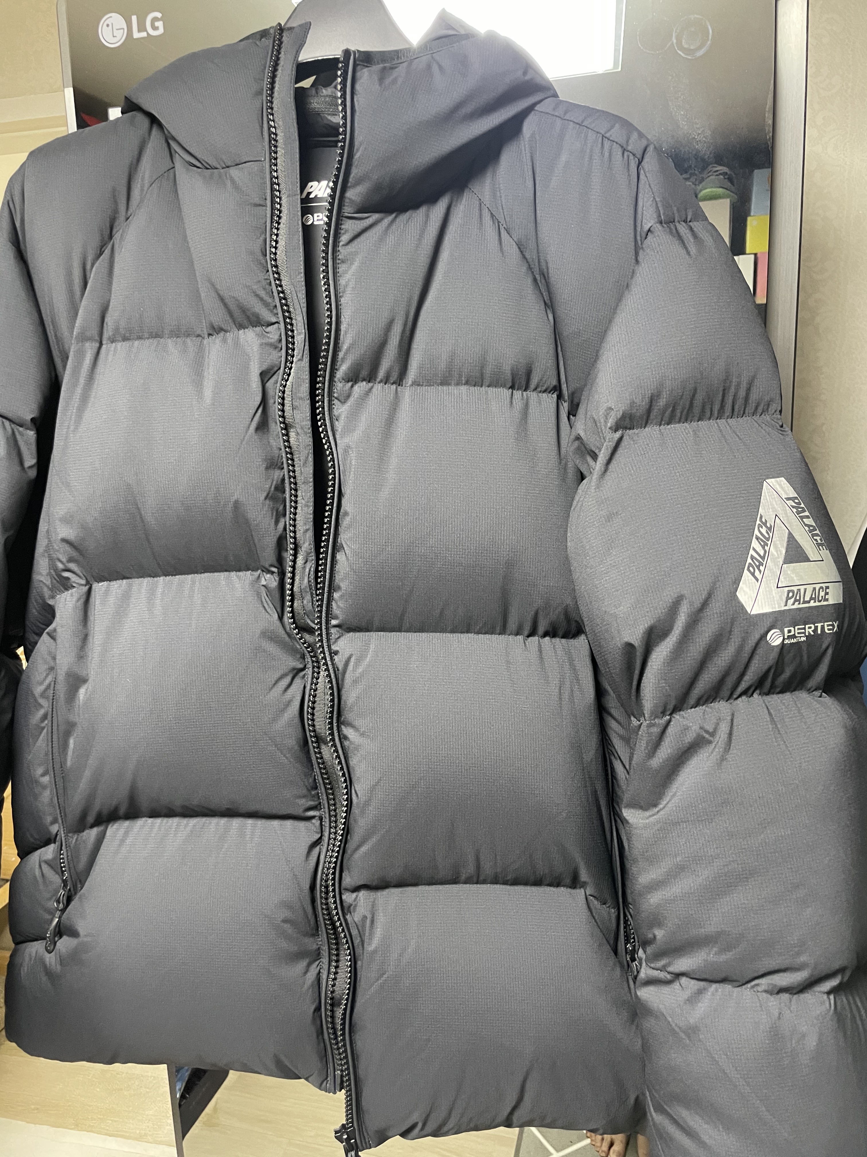 Palace Pertex Matte Balaclava Puffa Black - 23FW 착용 스타일