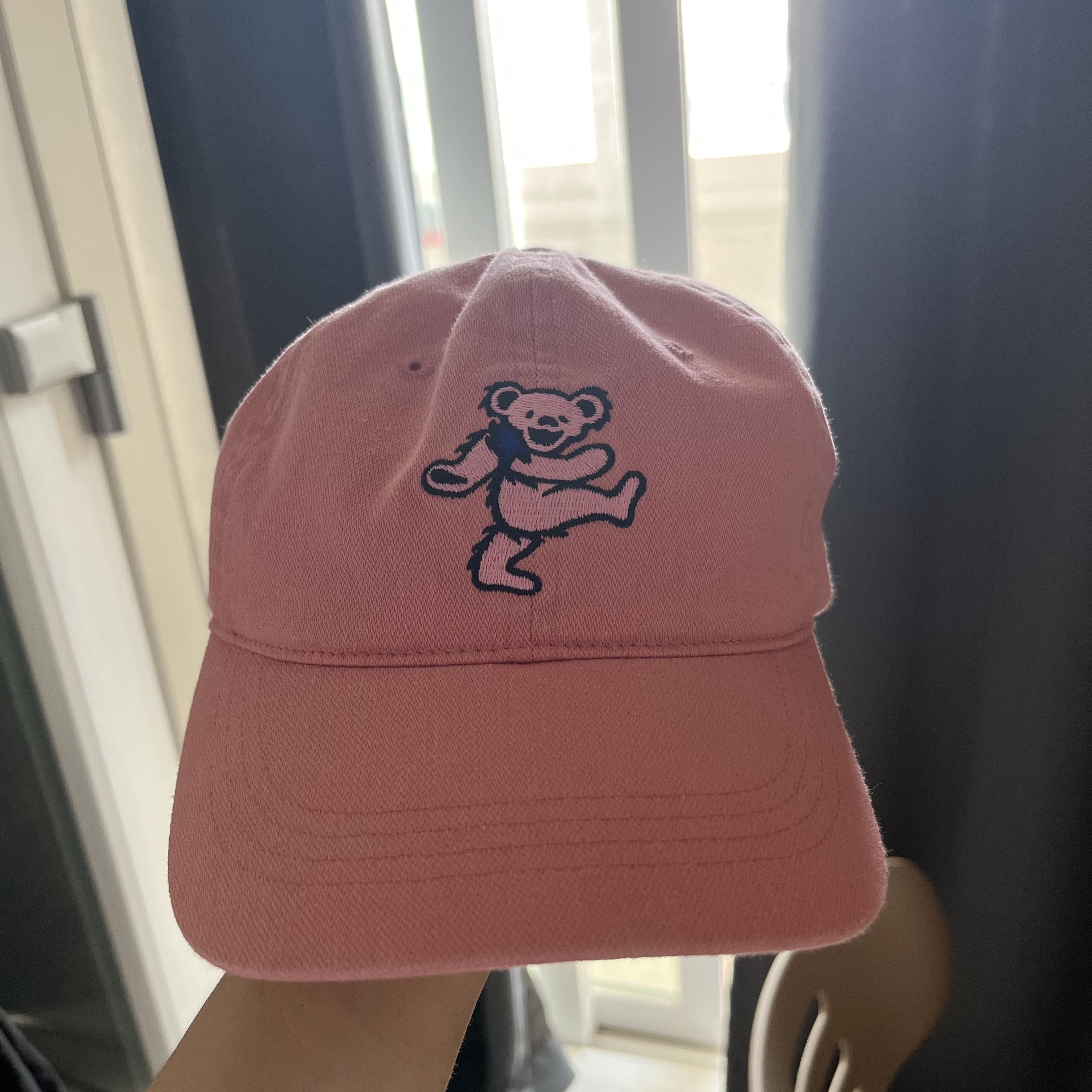 Thisisneverthat x Grateful Dead Dancing Bear Cap Dusty Pink 착용 스타일