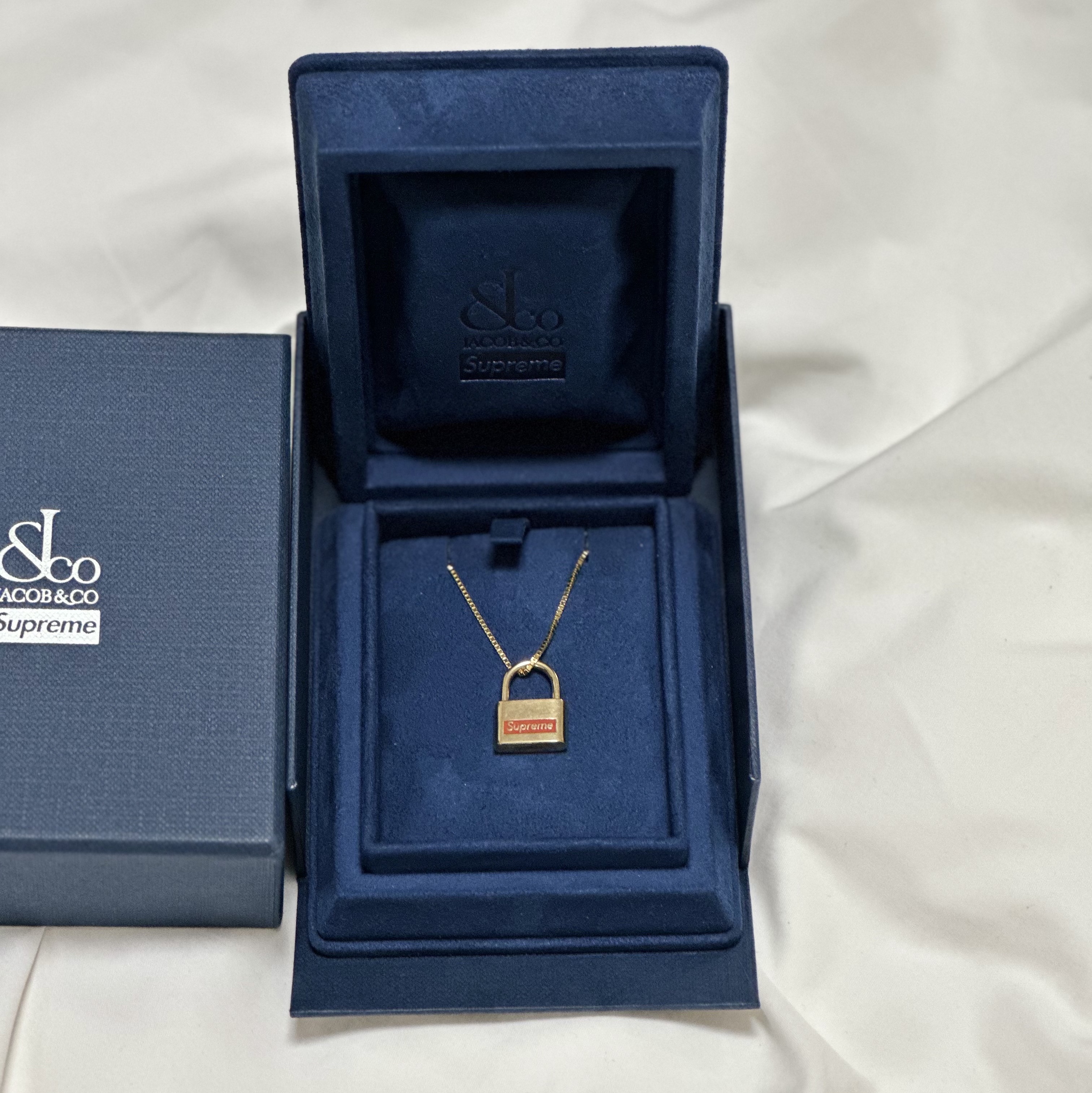 Supreme Jacob & Co. 14K Gold Lock Pendant - 20FW 착용 스타일