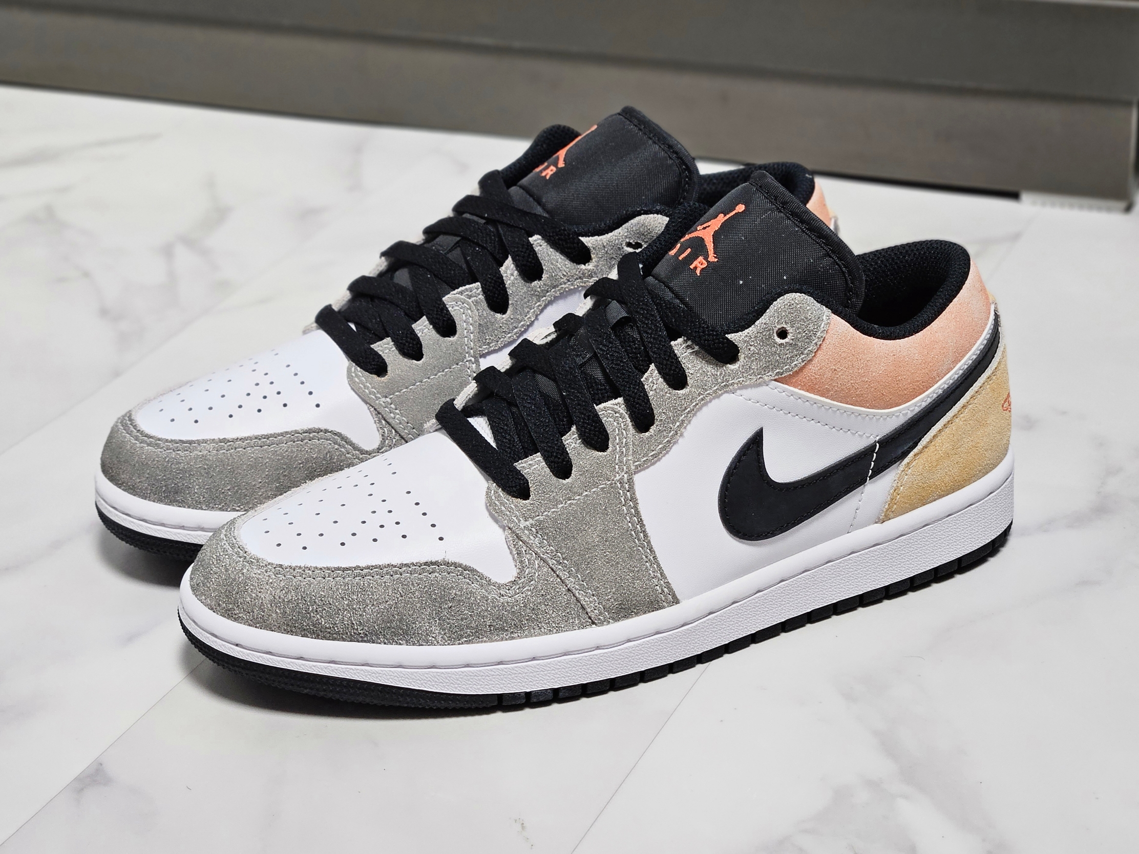 Jordan 1 Low SE Flight Club 착용 스타일 - 4