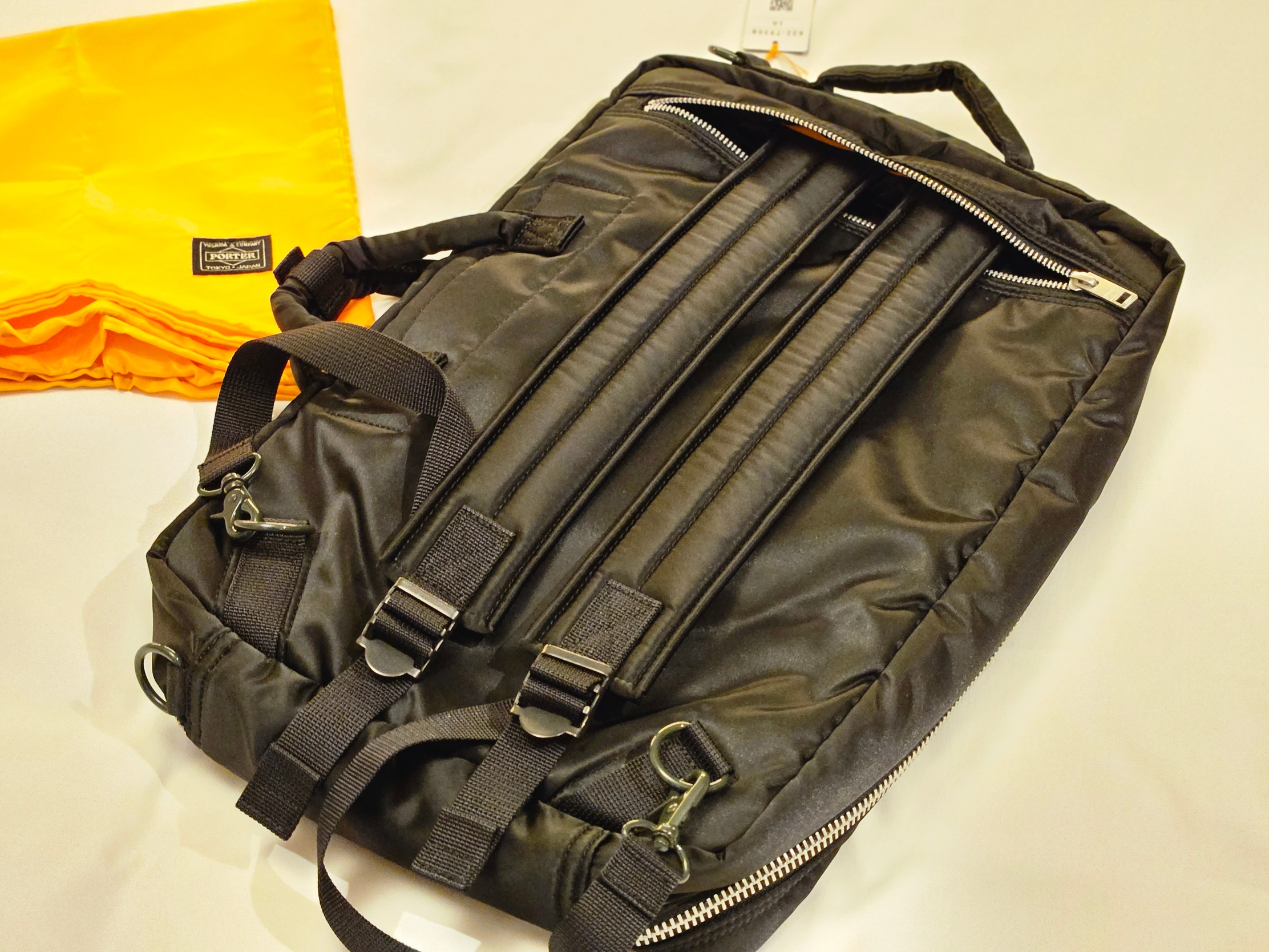 Porter Tanker 3Way Briefcase Black 착용 스타일 - 1
