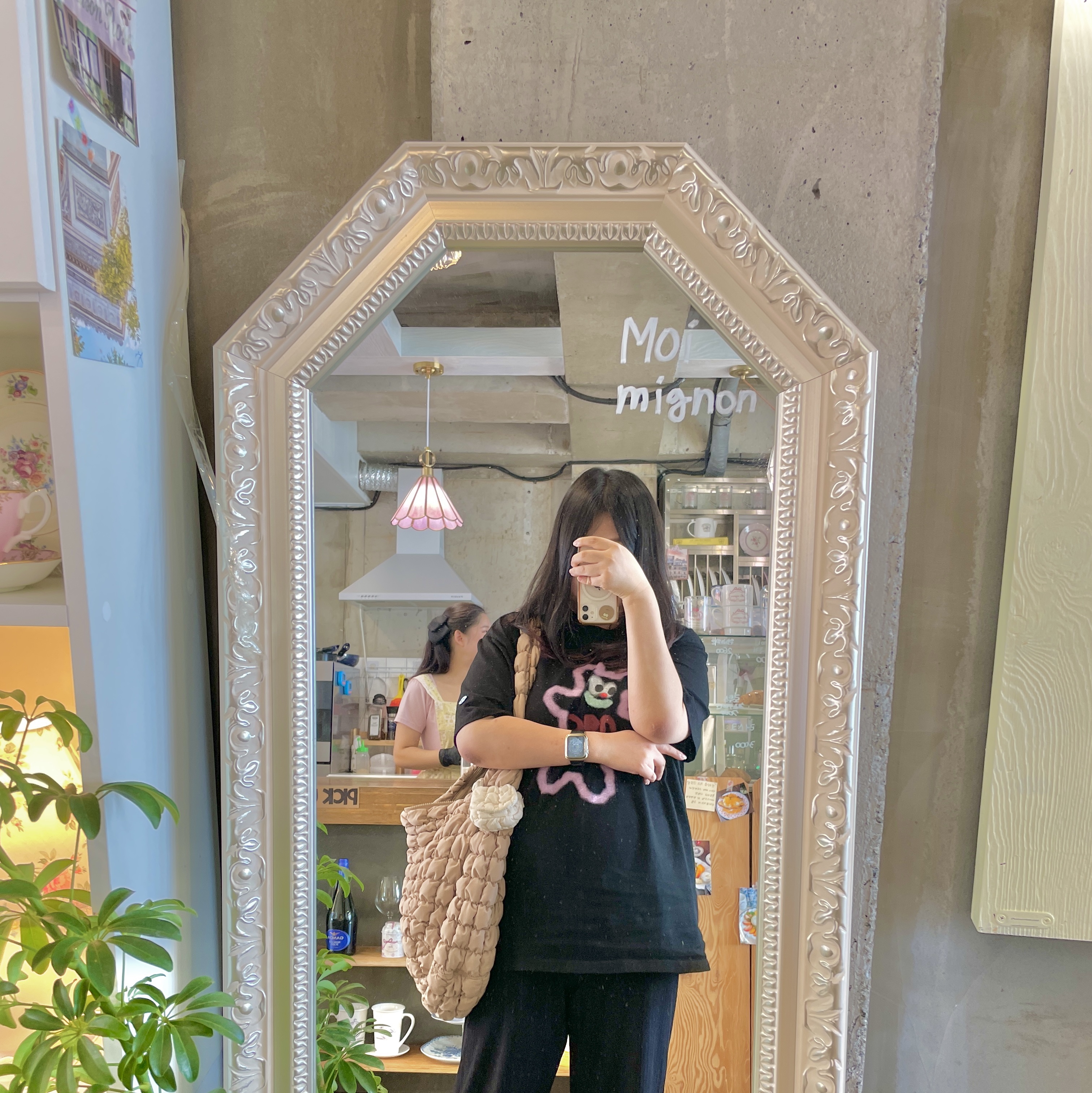 COS Quilted Nano Bag Beige, COS Quilted Oversized Shoulder Bag Beige 착용 스타일