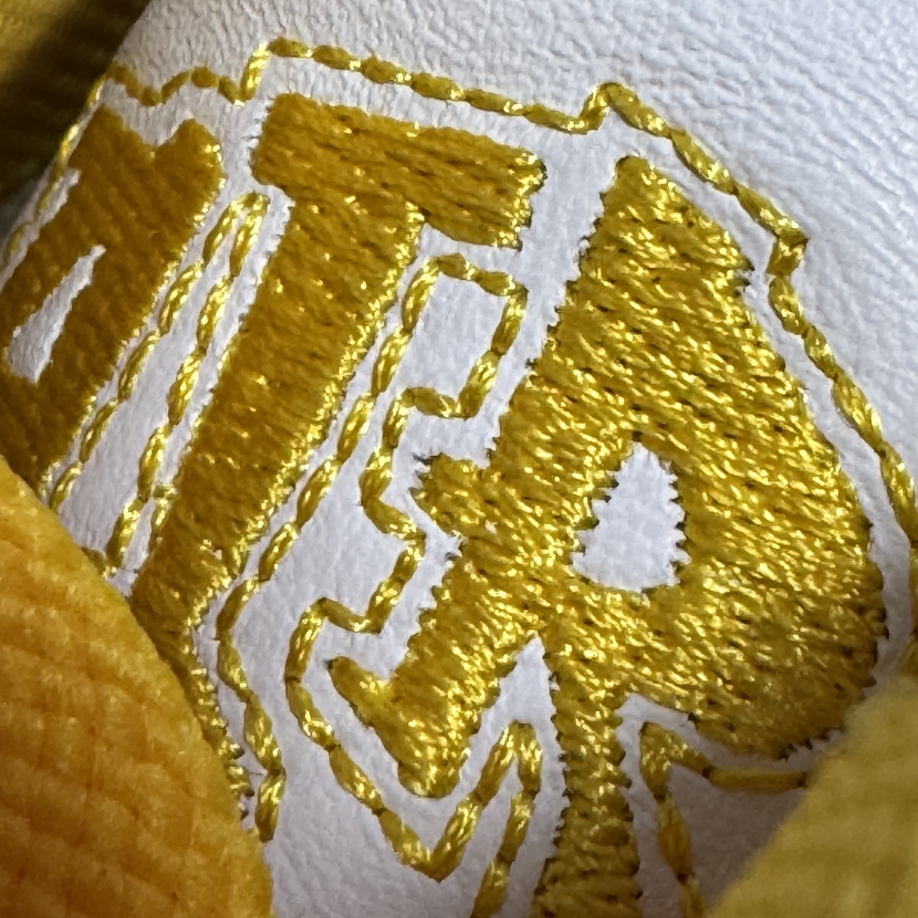 Nike x Off-White Air Force 1 Mid SP Leather Varsity Maize 착용 스타일 - 5