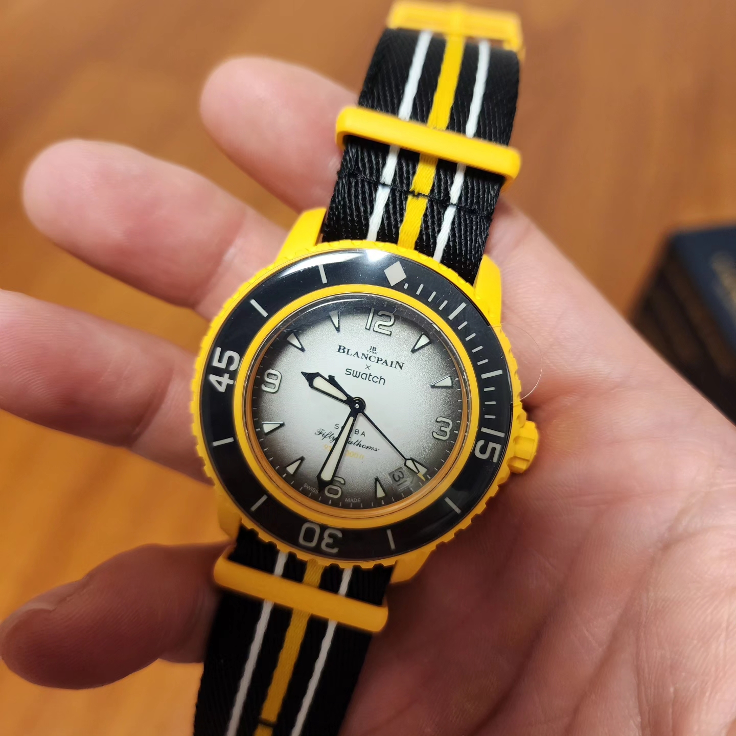 Swatch x Blancpain Bioceramic Pacific Ocean 착용 스타일 - 2