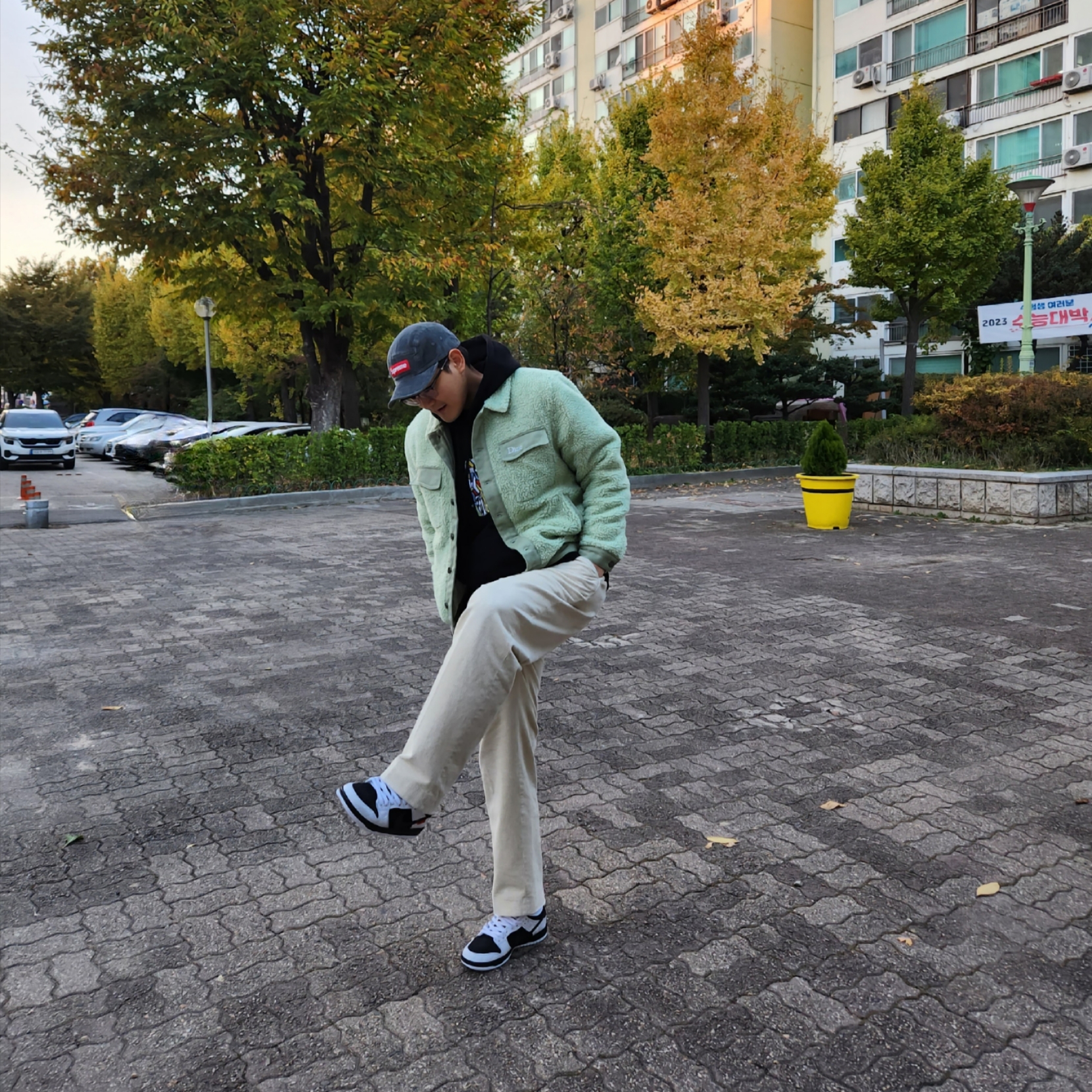 Supreme Corduroy Camp Cap Grey - 23FW, Supreme Neil Blender Mosaic Hooded Sweatshirt Black - 23FW 착용 스타일 - 1