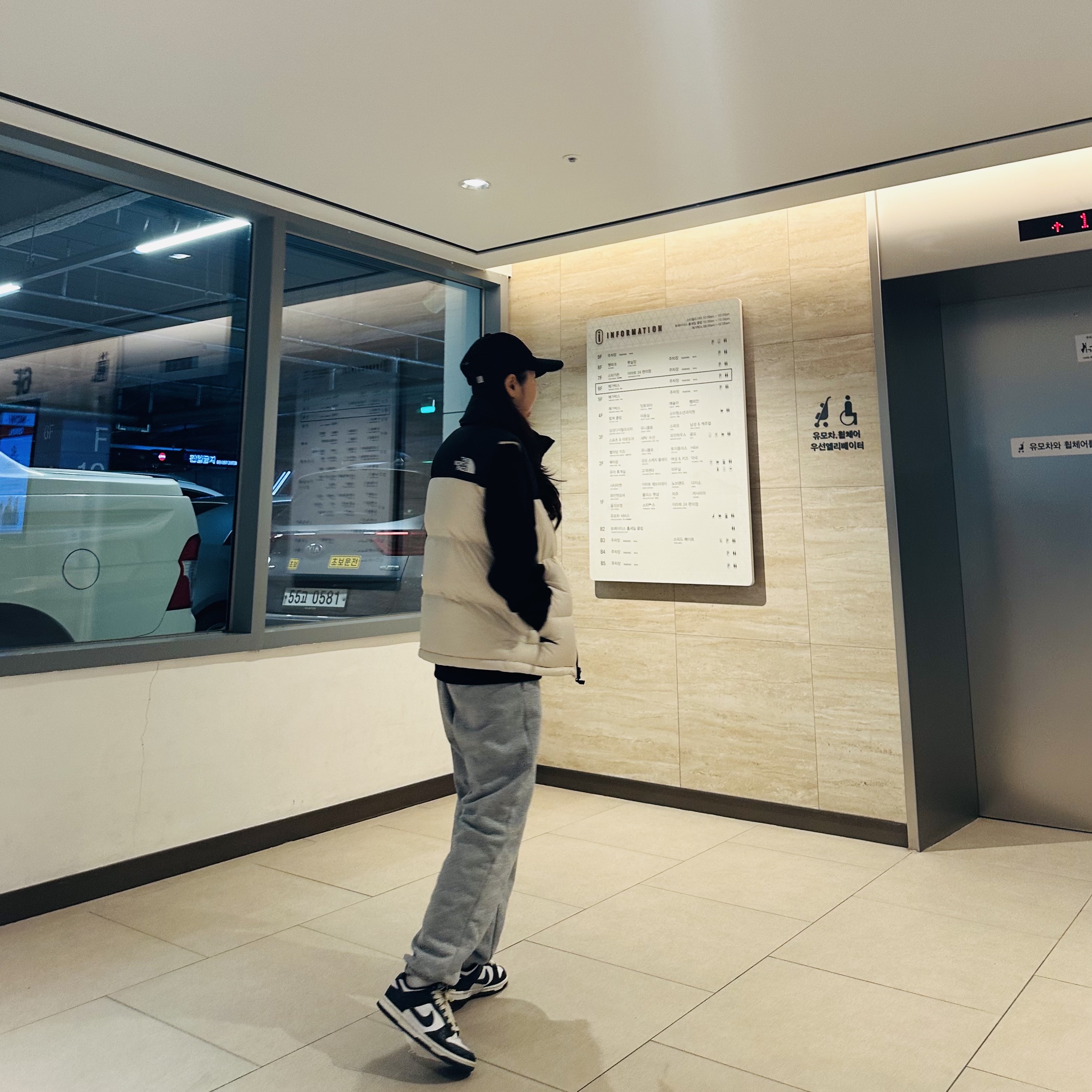 (W) Nike Dunk Low Black, (W) Nike NSW Club Fleece Mid Rise Oversized Sweatpants Dark Grey Heather - Asia 착용 스타일 - 3