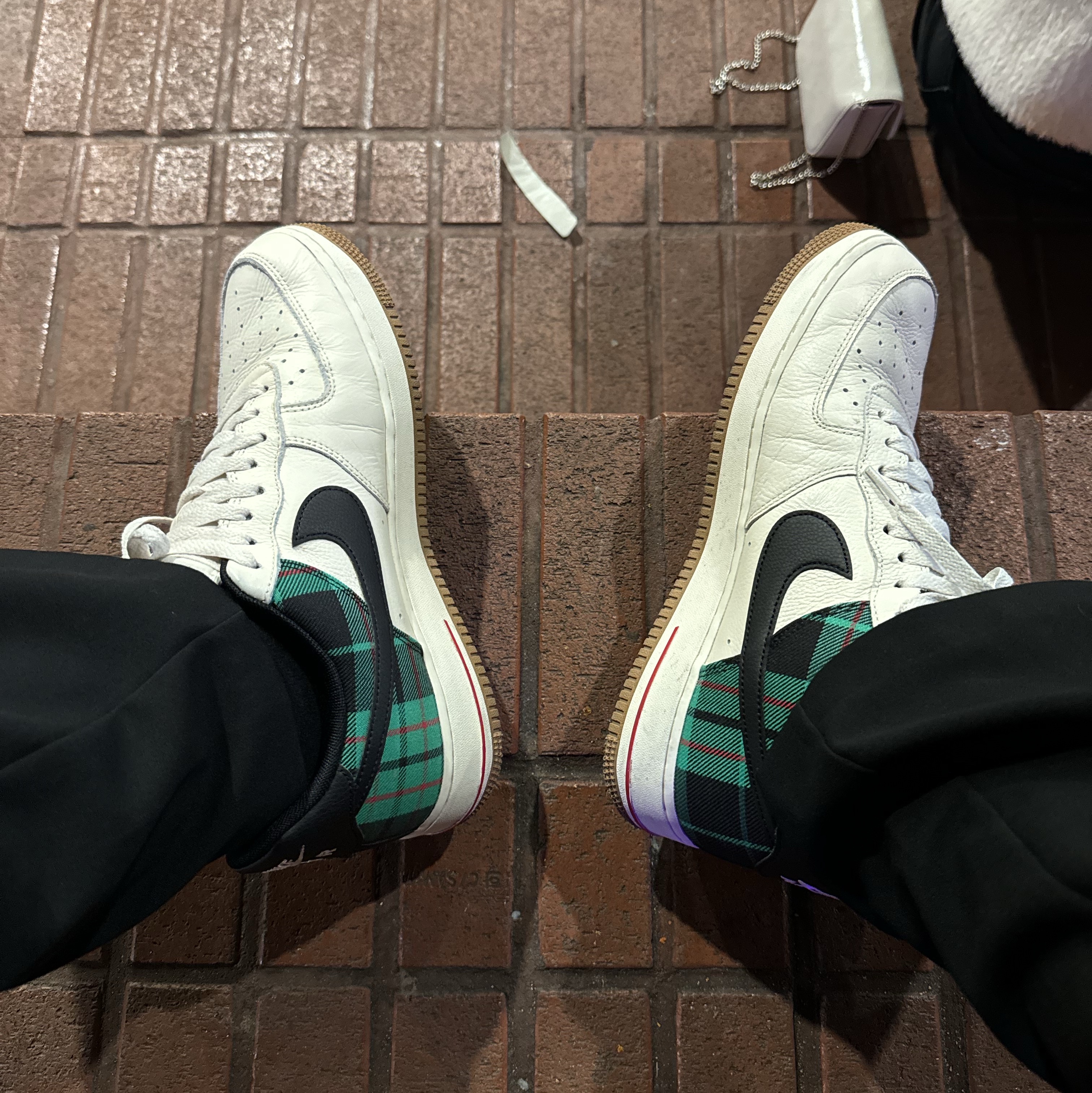 Nike Air Force 1 '07 LX Pale Ivory 착용 스타일 - 2