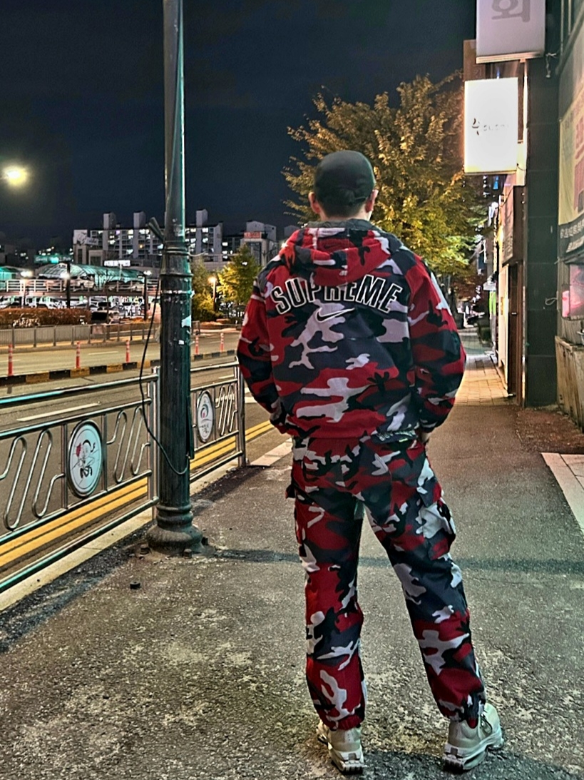 Supreme x Nike Arc Corduroy Cargo Pants Red Camo - 22SS, Supreme x Nike Arc Corduroy Hooded Jacket Red Camo - 22SS 착용 스타일 - 2