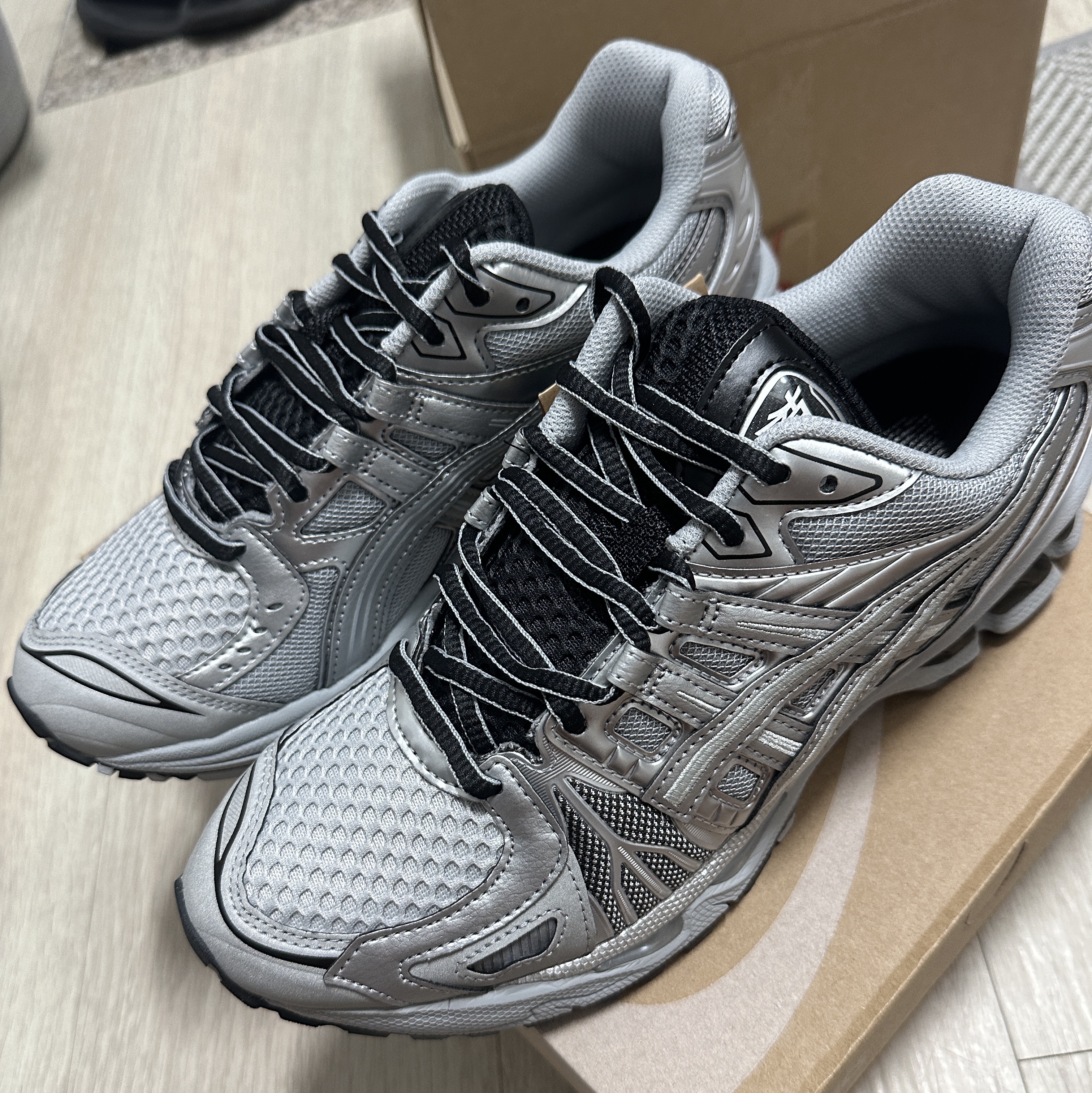 Asics Gel-Kayano Legacy Pure Silver 착용 스타일