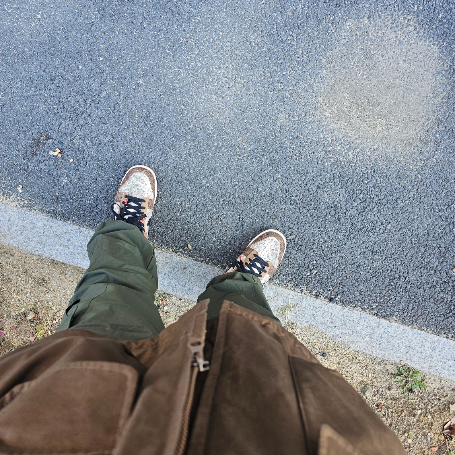 Nike Dunk Low PRM Head to Head, Uniqlo x Engineered Garments Pufftech Utility Jacket Brown 착용 스타일