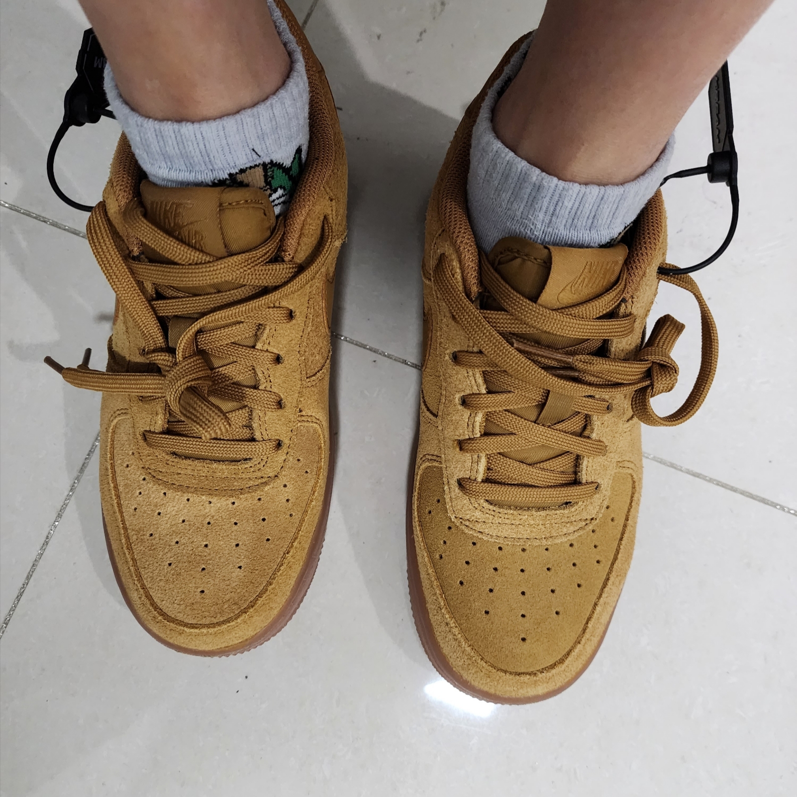 (GS) Nike Air Force 1 LV8 3 Wheat 착용 스타일 - 1