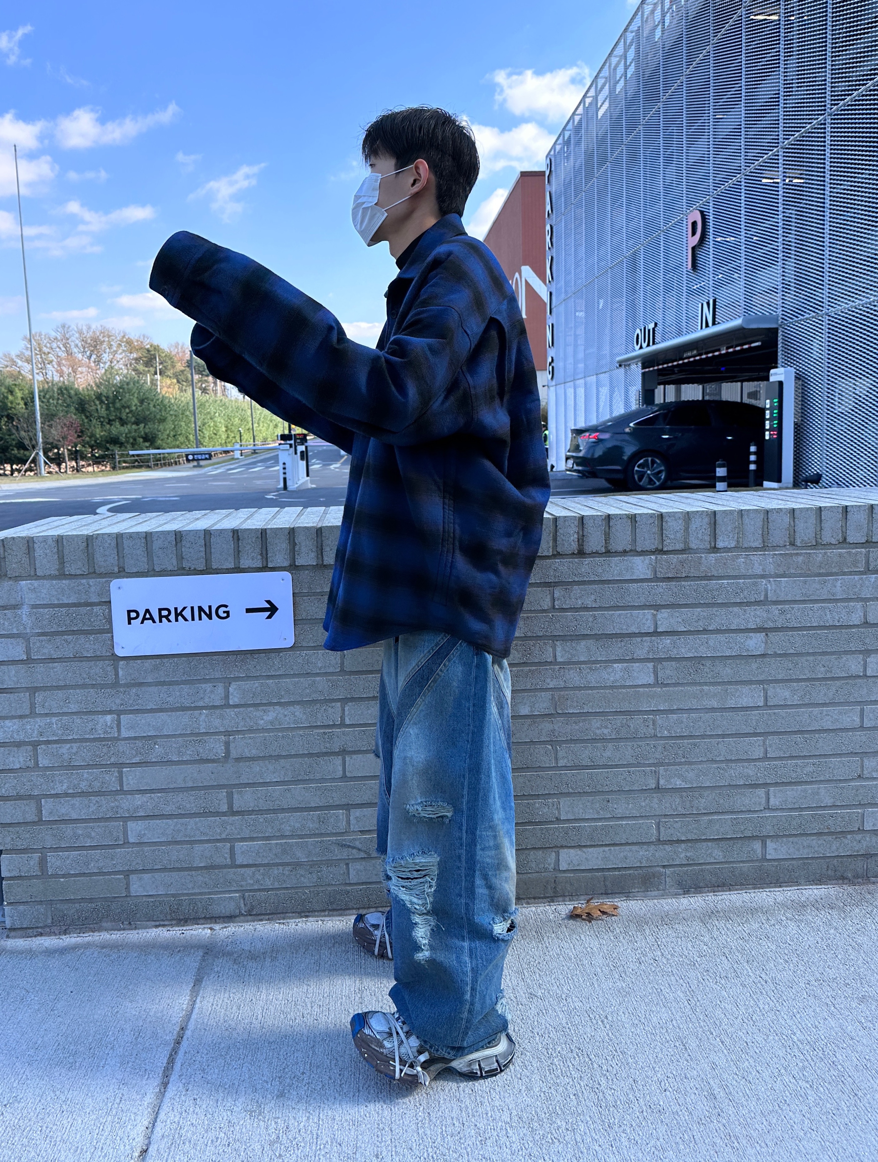 Nonnod Padded Flexible Slub Check Shirts Vintage Blue Purple, Balenciaga 3XL Sneakers Worn Out Grey White Blue 착용 스타일 - 2