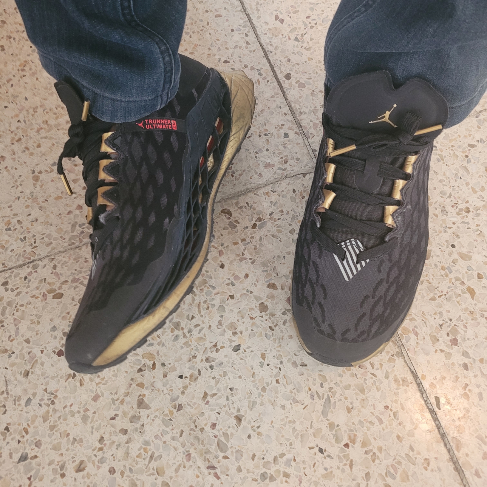 Jordan Zoom Trunner Ultimate White Flash Crimson 착용 스타일