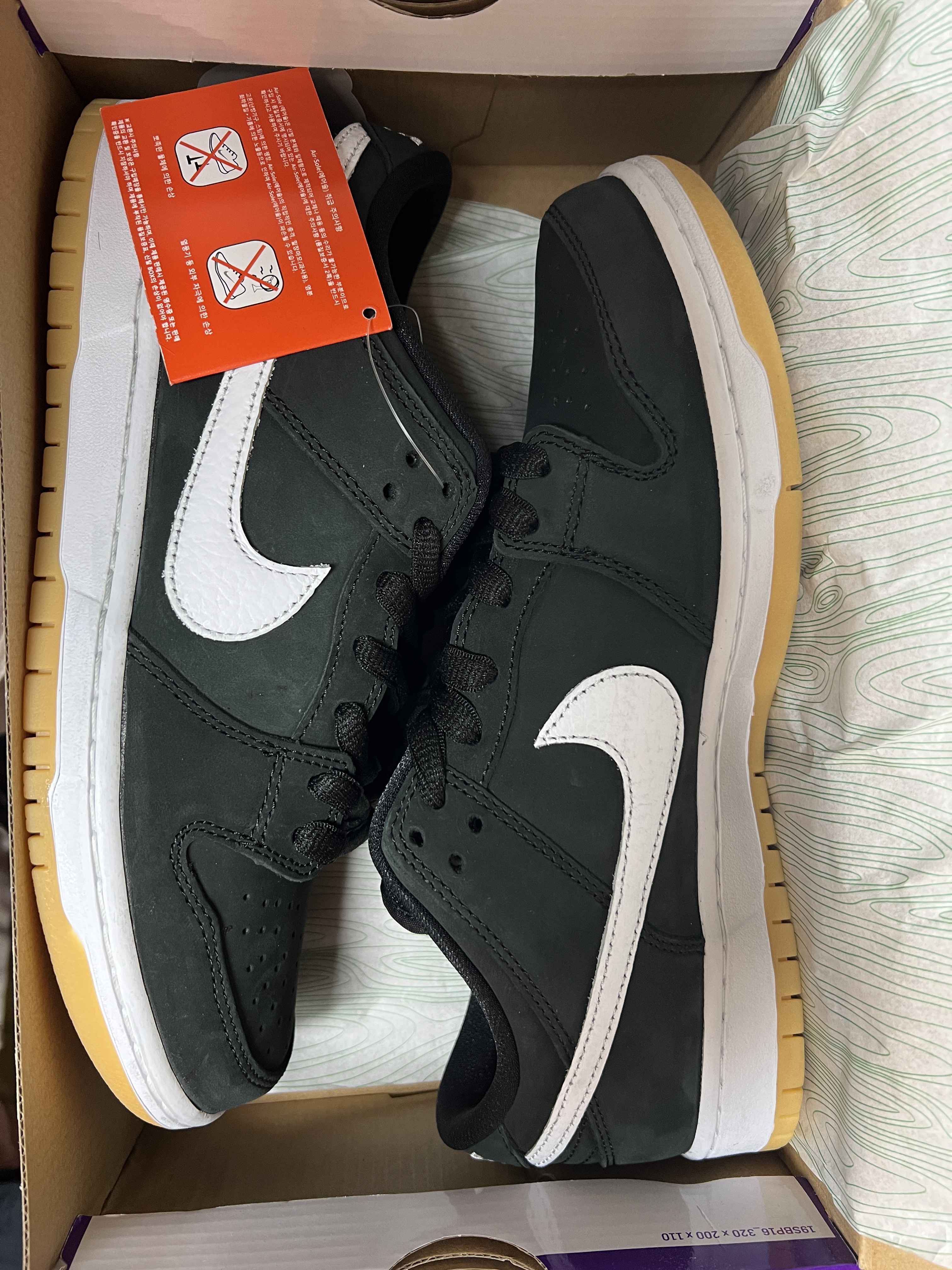Nike SB Dunk Low Pro Black White 착용 스타일