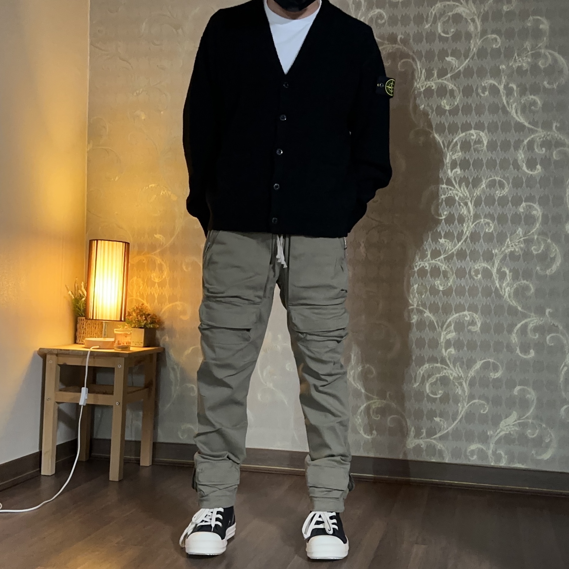 Supreme x Stone Island Boucle Cardigan Black - 23FW, Supreme Seoul Box Logo T-Shirt White - 23FW 착용 스타일 - 8