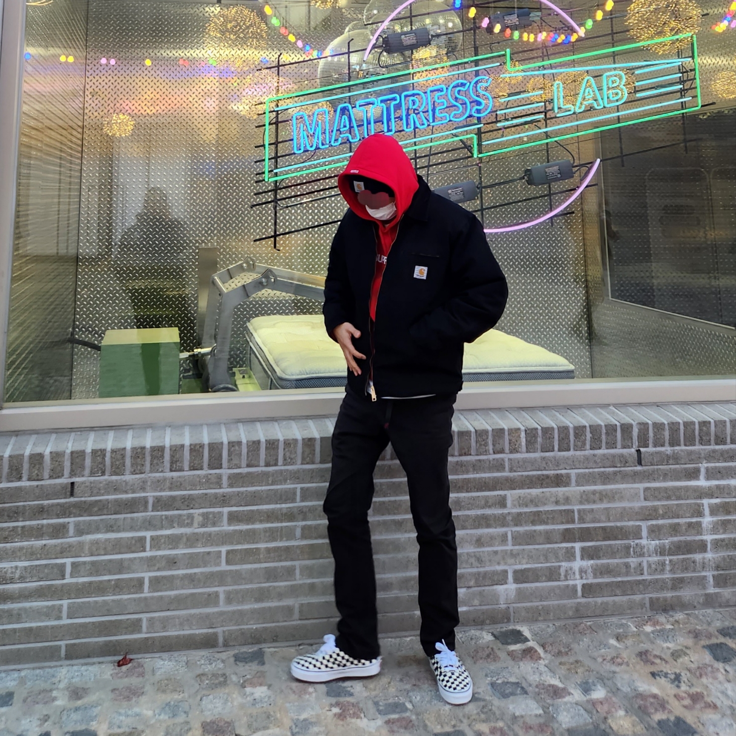 Carhartt WIP Organic Cotton Dearborn Canvas OG Detroit Jacket Black Aged Canvas - Winter, Vans Authentic Golden Coast Checkerboard 착용 스타일 - 2