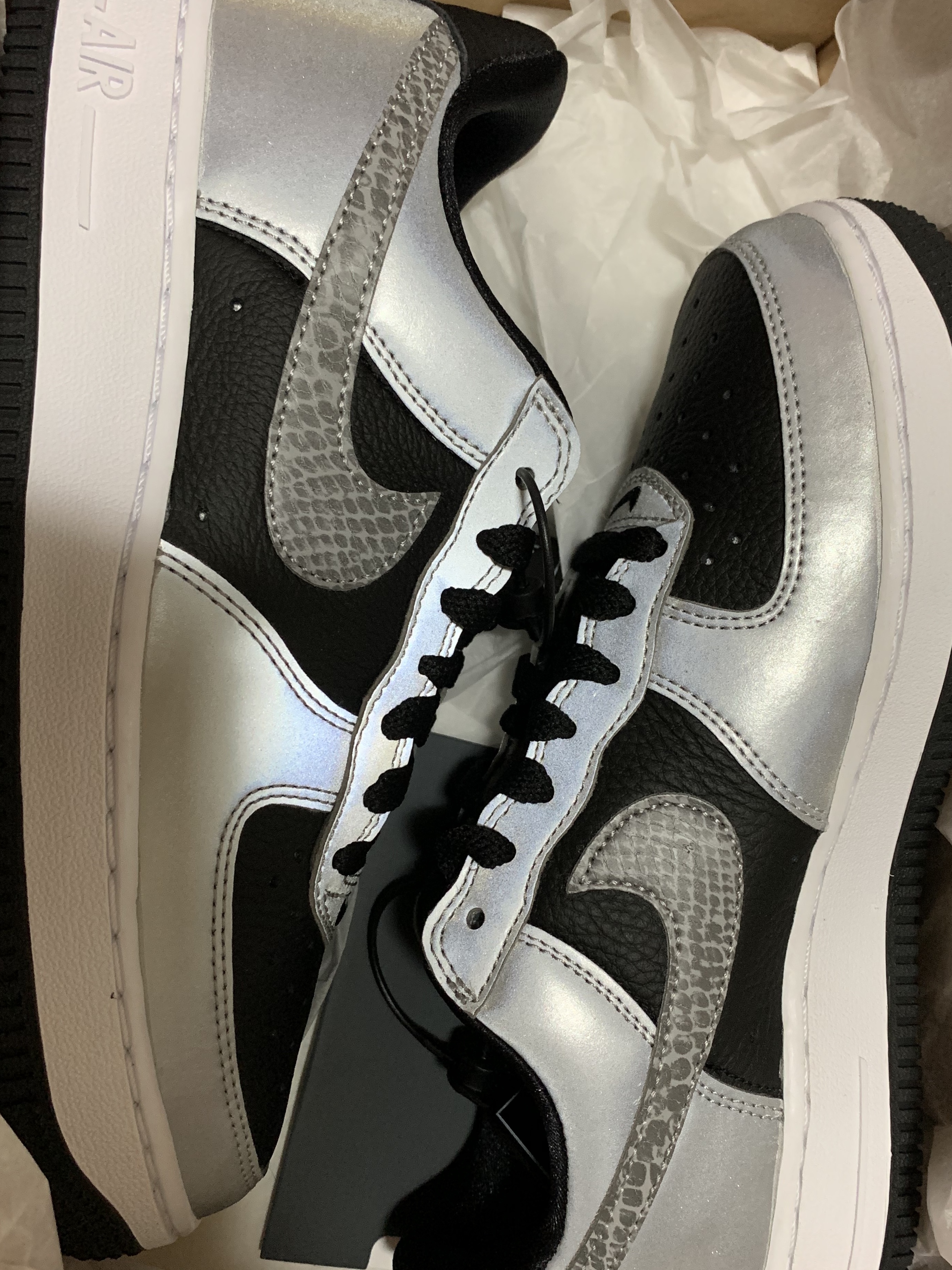 Nike Air Force 1 B Silver Snake 착용 스타일 - 1