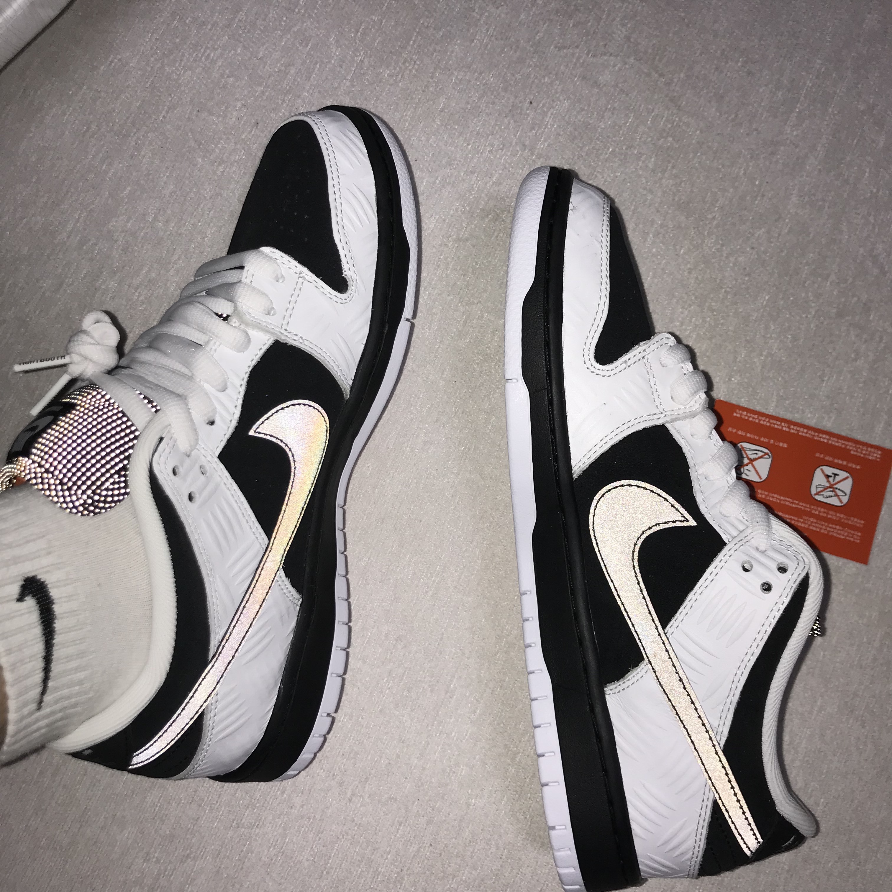 Nike x Tightbooth SB Dunk Low Pro Black and White 착용 스타일