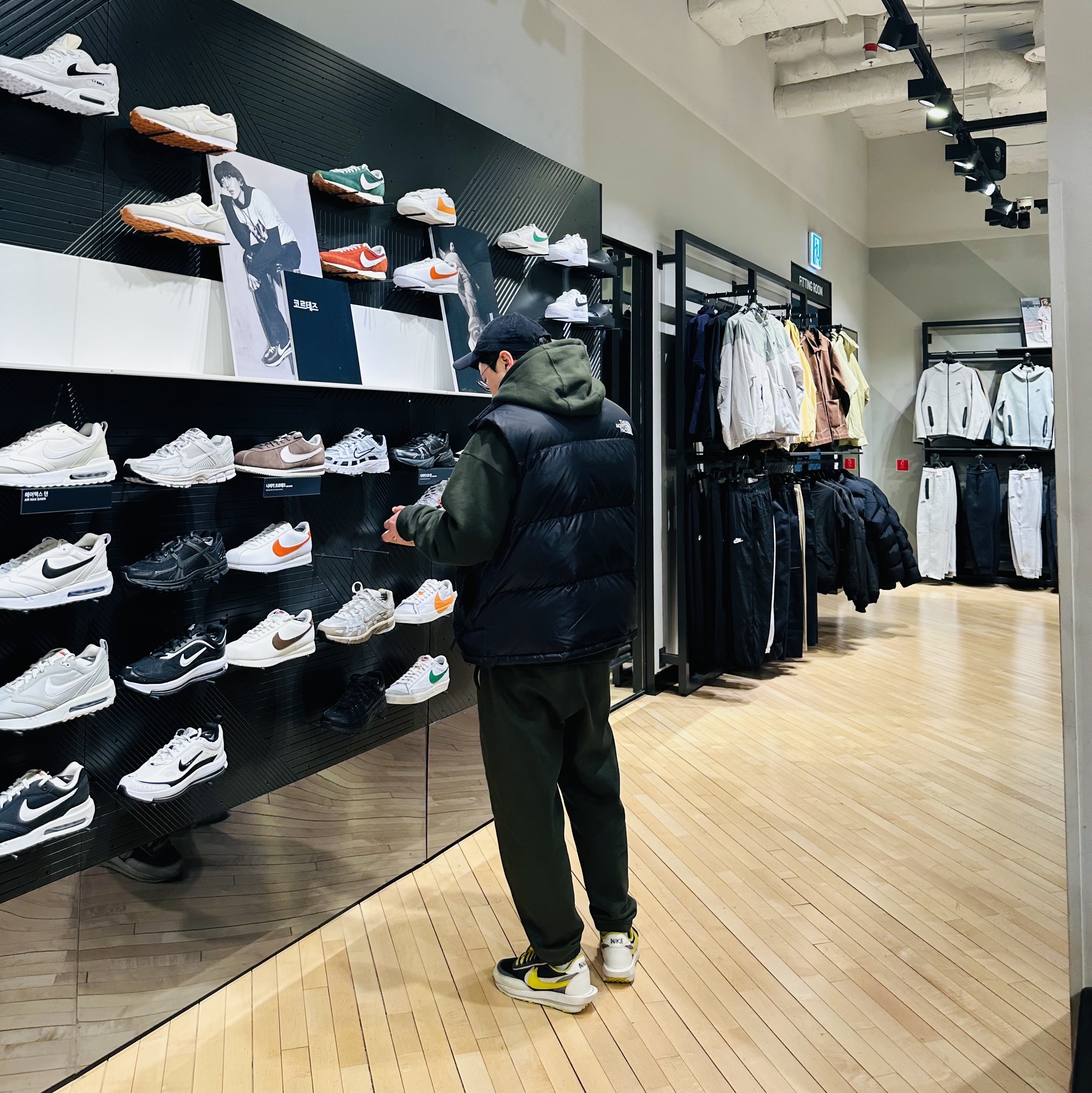 Nike Heritage 86 Corduroy Cap Black, Nike x Billie Eilish NRG Fleece Pants Sequoia - Asia 착용 스타일 - 2