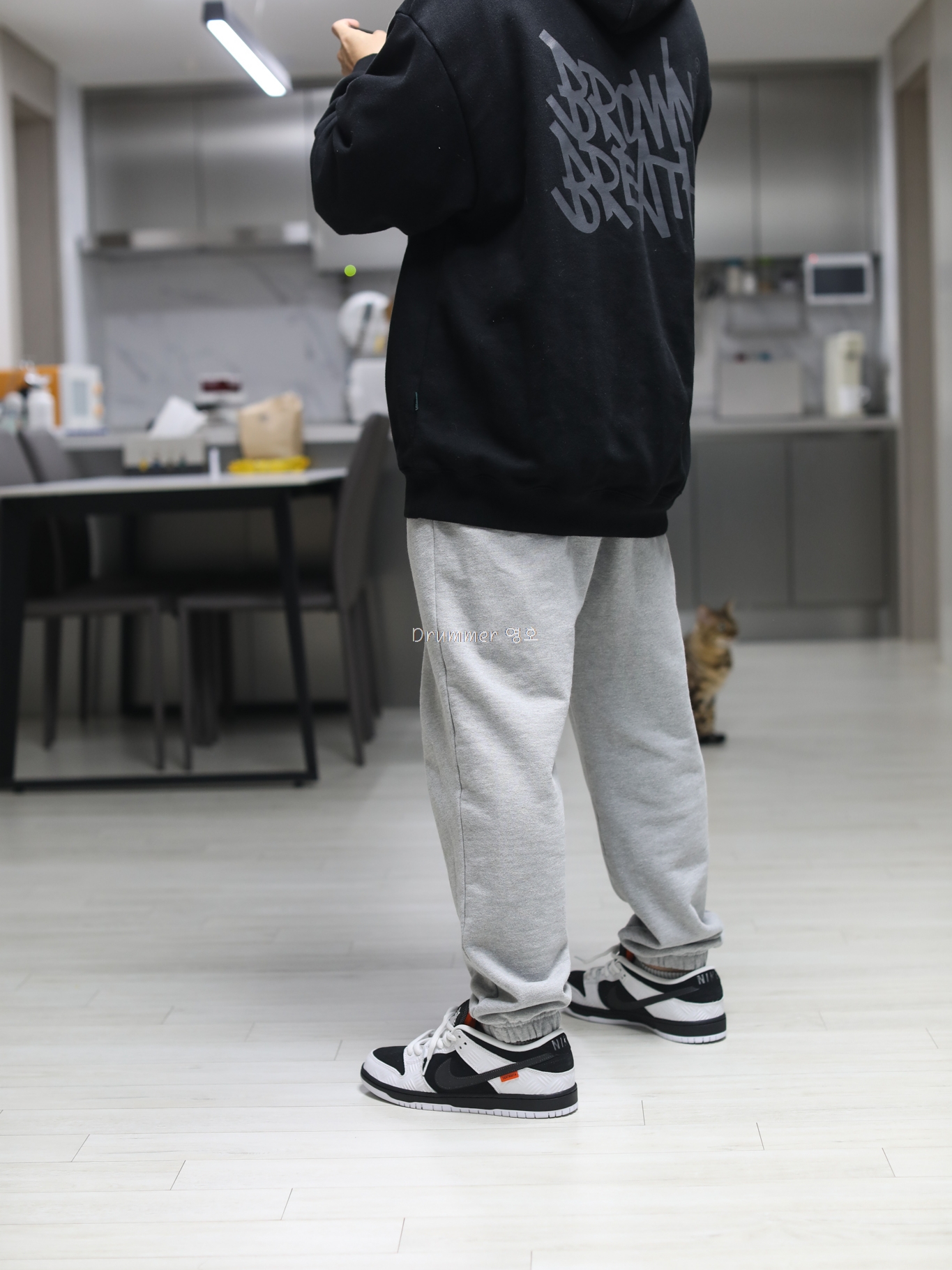 Nike x Tightbooth SB Dunk Low Pro Black and White 착용 스타일