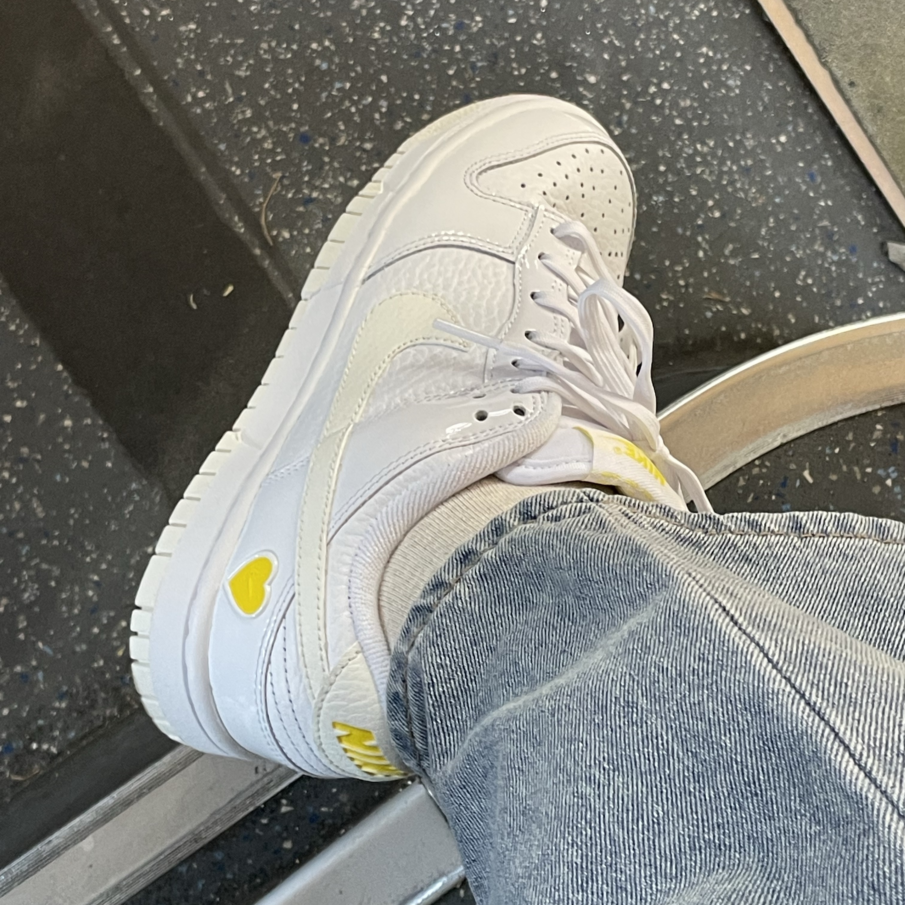 (W) Nike Dunk Low Valentine's Day White Optic Yellow 착용 스타일 - 1