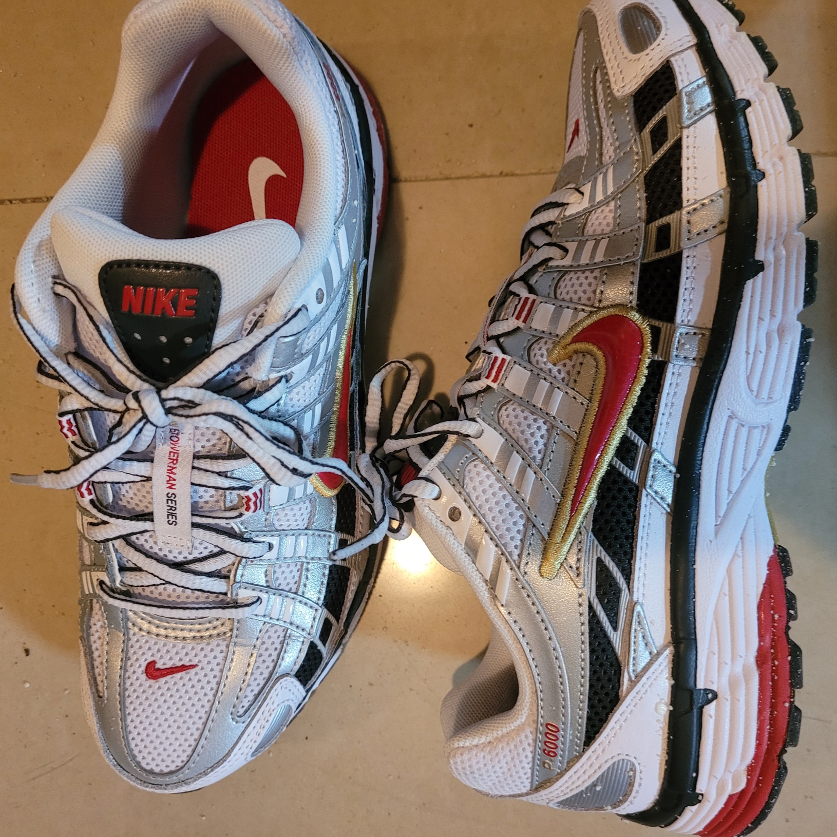 (W) Nike P-6000 Metallic Silver Red 착용 스타일