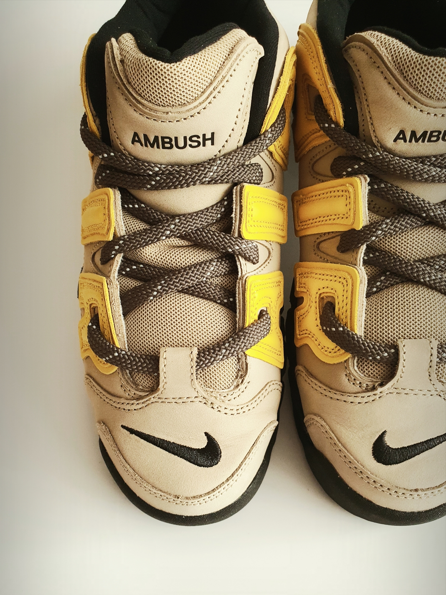 Nike x Ambush Air More Uptempo Low Vivid Sulfur and Limestone 착용 스타일
