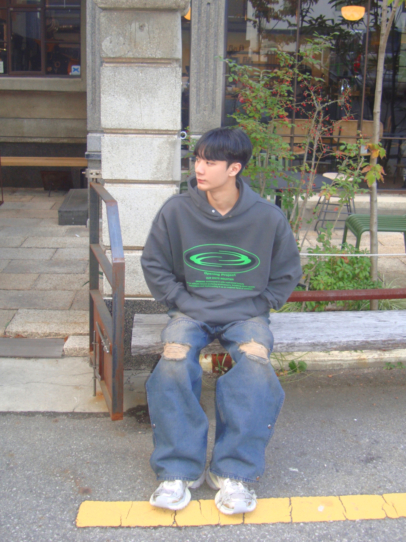 Opening Project Oval Logo Hoodie Charcoal, Balenciaga 3XL Sneakers Light Beige 착용 스타일 - 1