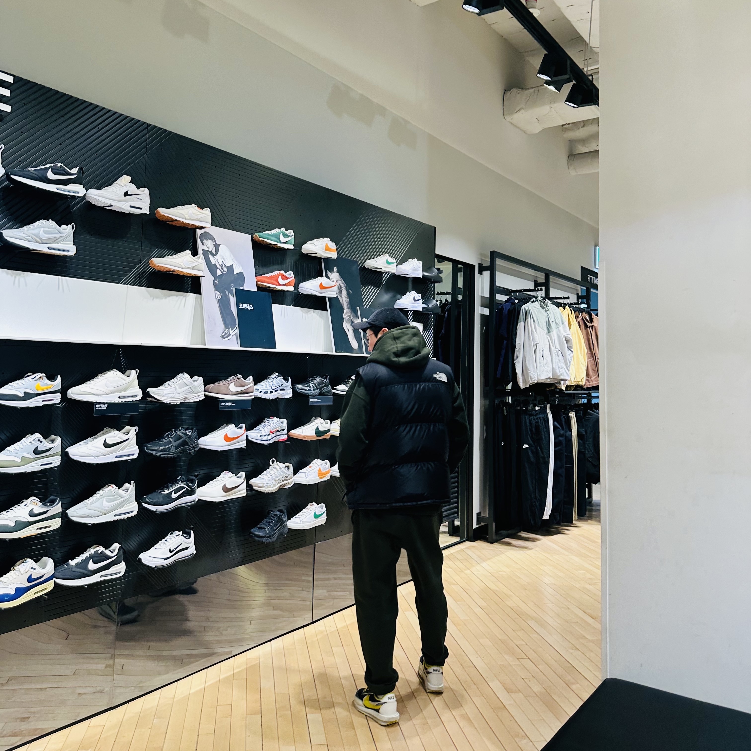 Nike Heritage 86 Corduroy Cap Black, Nike x Billie Eilish NRG Fleece Pants Sequoia - Asia 착용 스타일 - 1