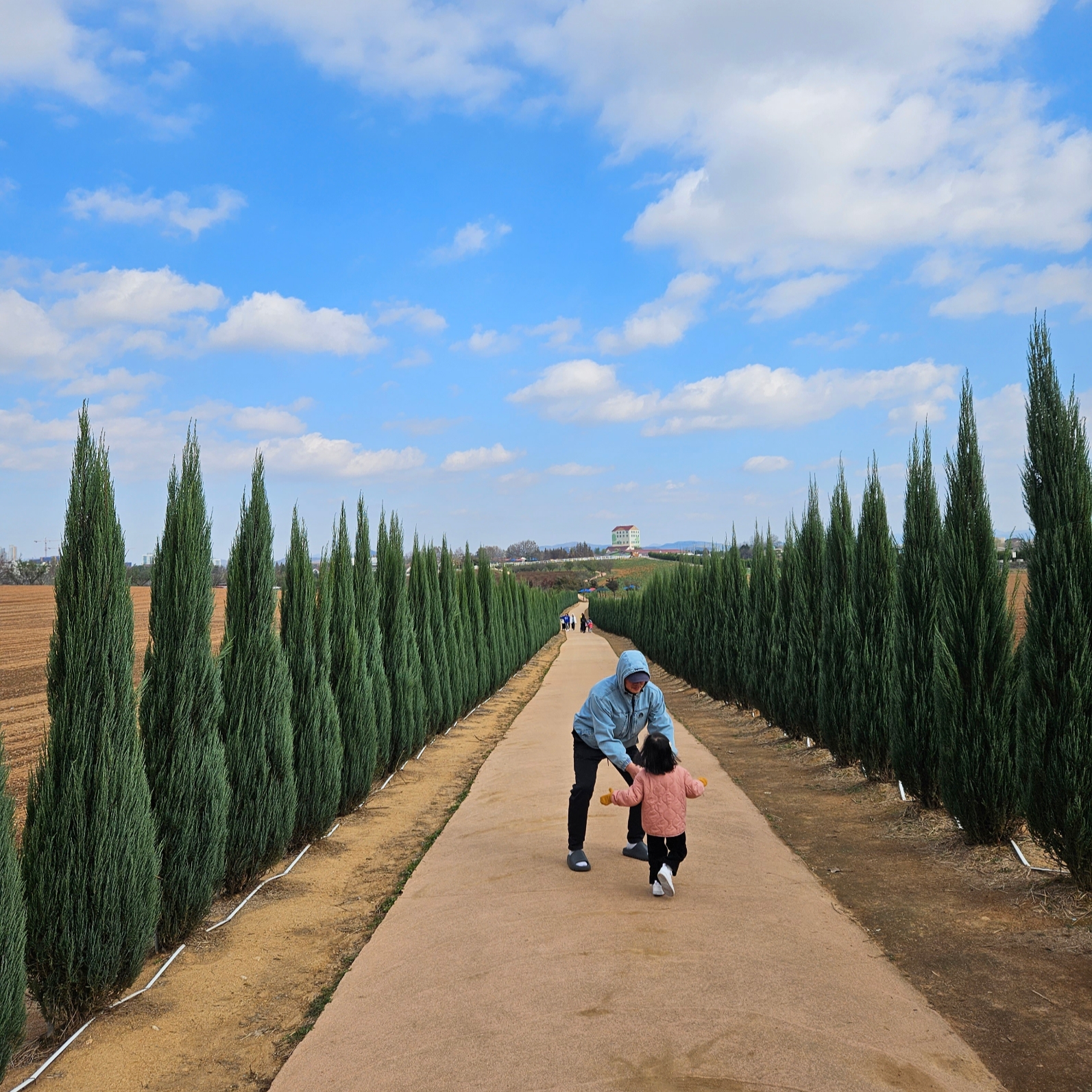 Adidas Yeezy Slide Slate Grey 착용 스타일 - 2