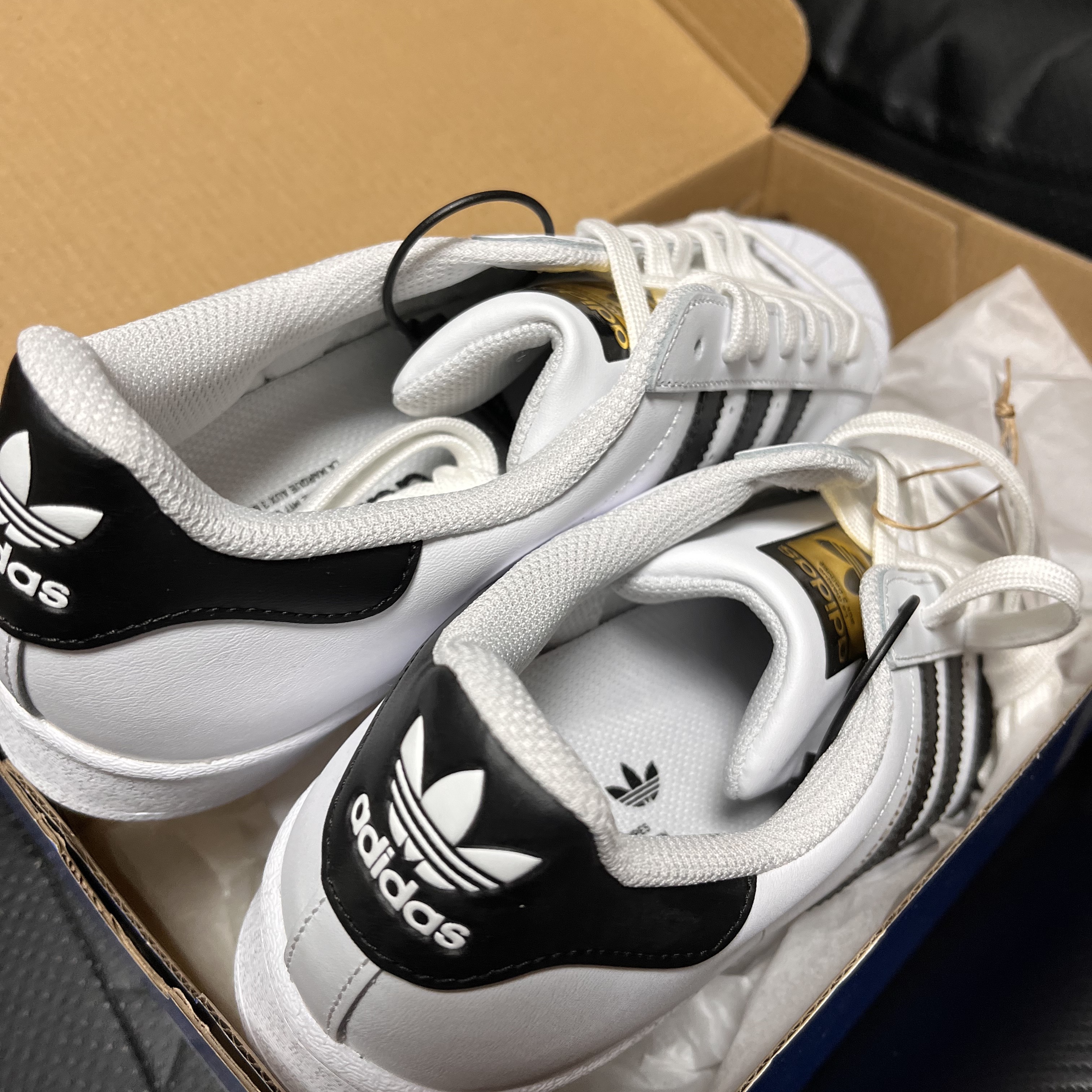 Adidas Superstar White Black 착용 스타일