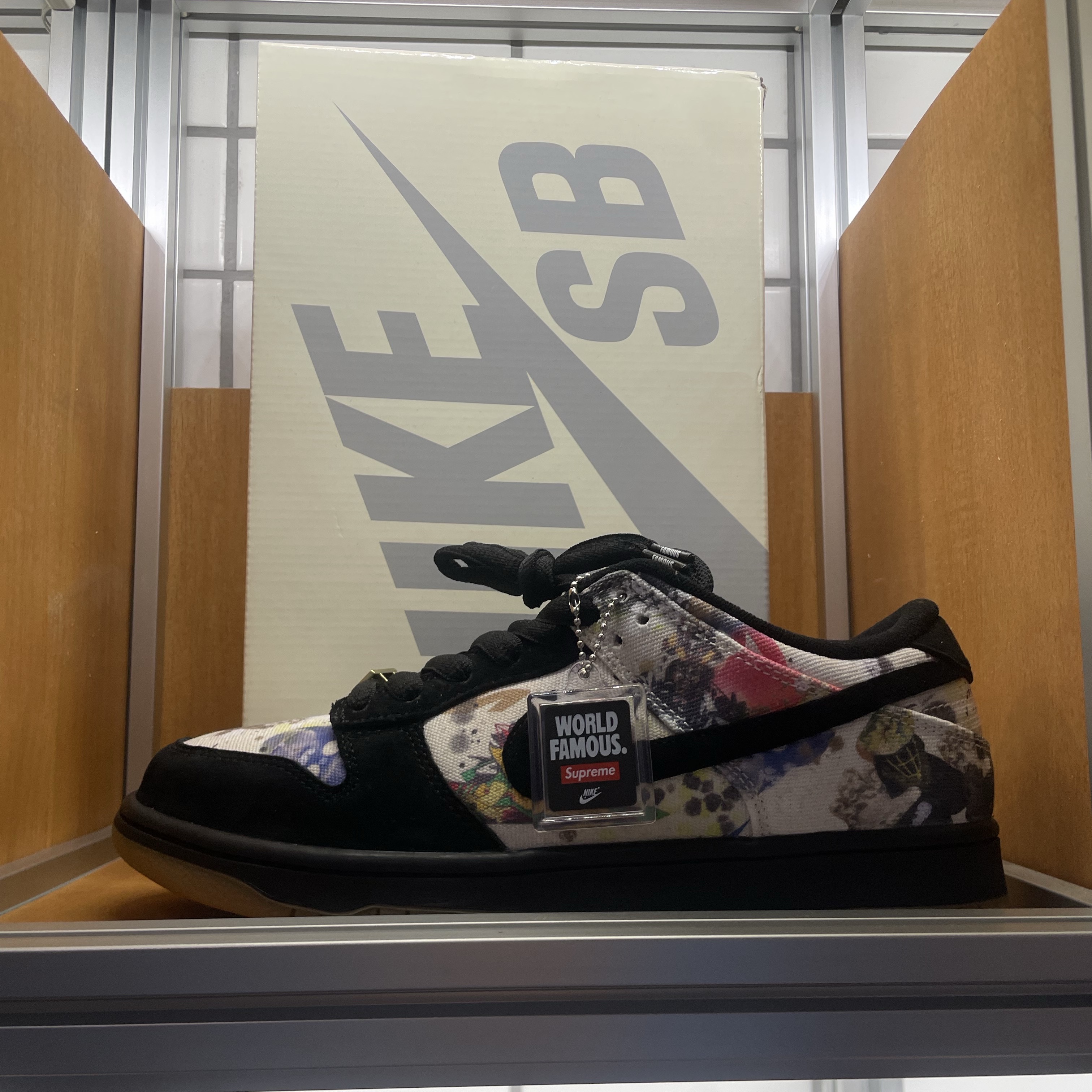 Nike x Supreme SB Dunk Low QS Rammellzee Black 착용 스타일