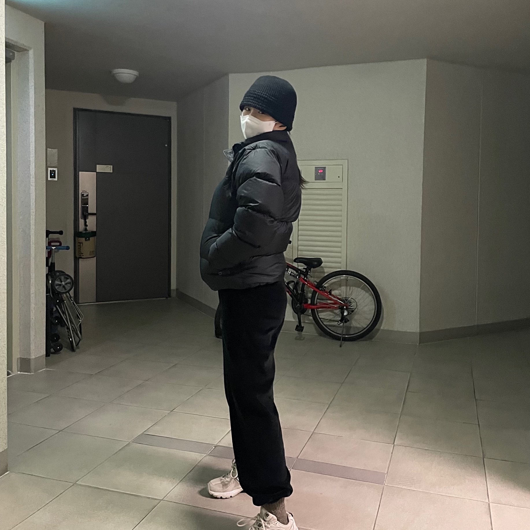 The North Face 1996 Eco Nuptse Jacket Black 착용 스타일 - 3