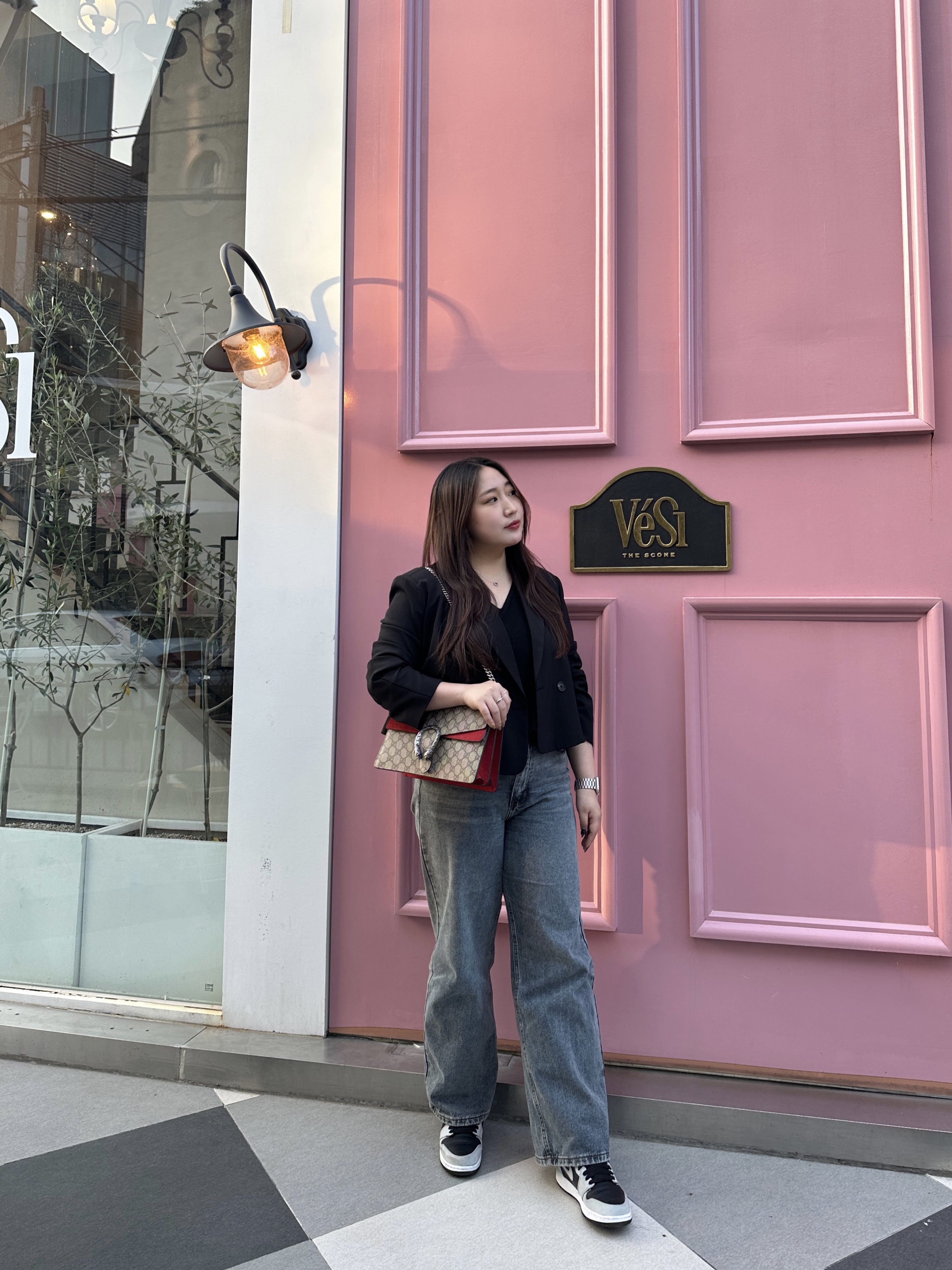 Gucci Dionysus GG Small Shoulder Bag GG Supreme Red Suede, Jordan 1 Retro High OG Shadow 2.0 착용 스타일