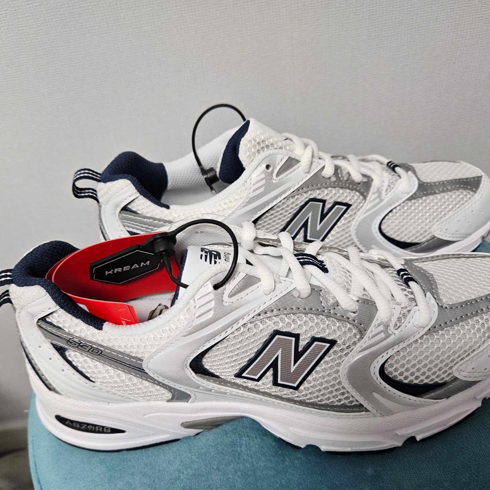 New Balance 530 White 착용 스타일 - 1