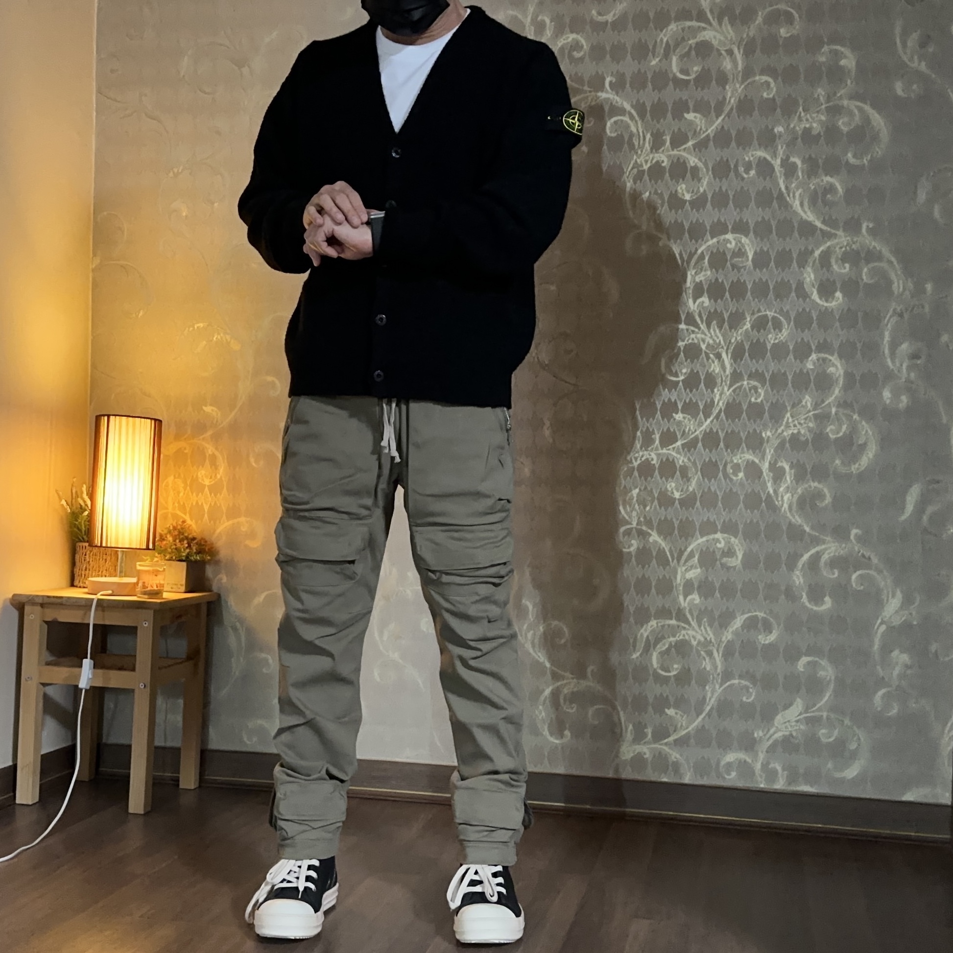 Supreme x Stone Island Boucle Cardigan Black - 23FW, Supreme Seoul Box Logo T-Shirt White - 23FW 착용 스타일 - 9