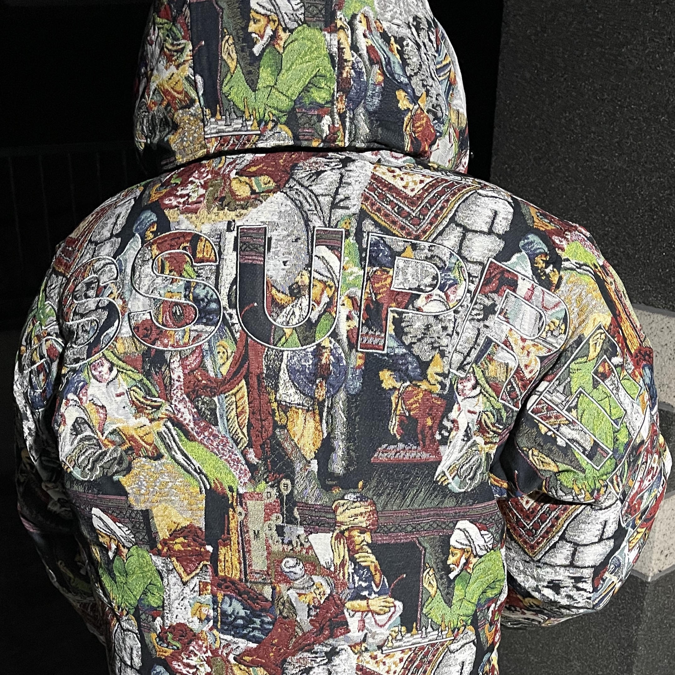 Supreme x Bless Tapestry Down Puffer Jacket Multicolor - 23FW 착용 스타일 - 2
