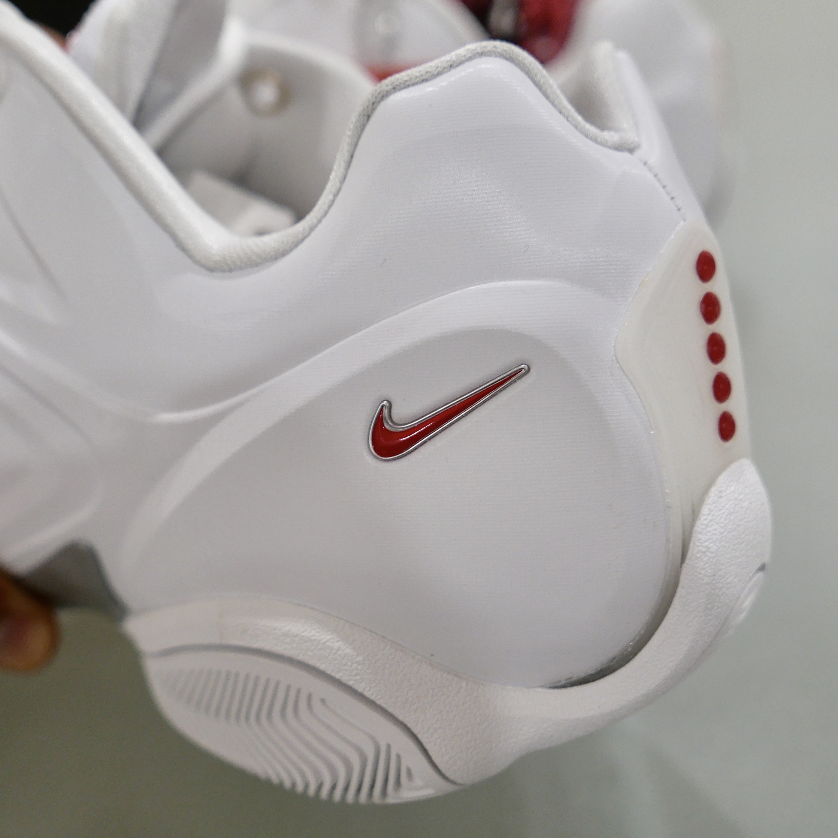 Nike x Supreme Air Zoom Courtposite SP White University Red 착용 스타일