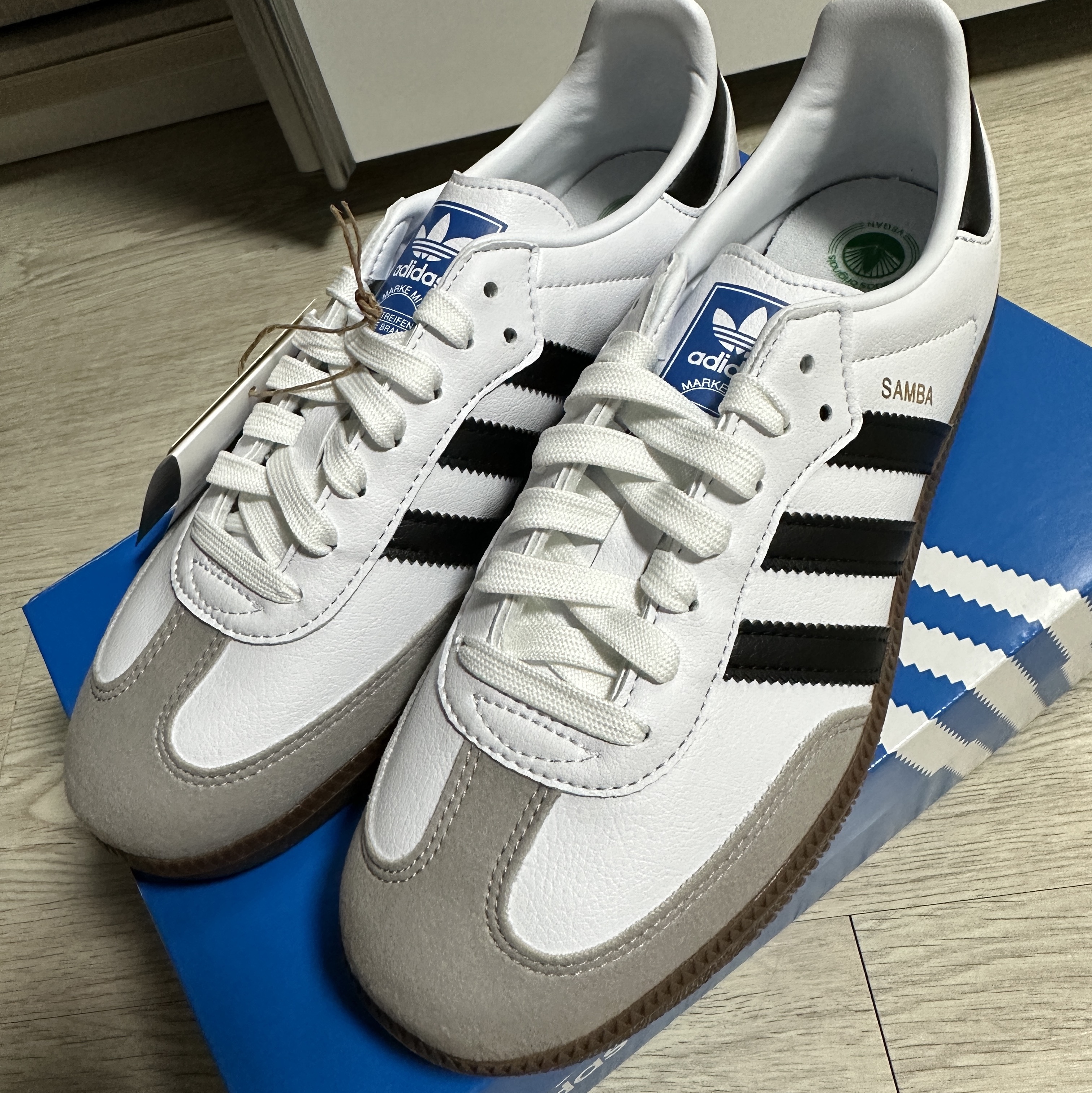 Adidas Samba Vegan White Black 착용 스타일