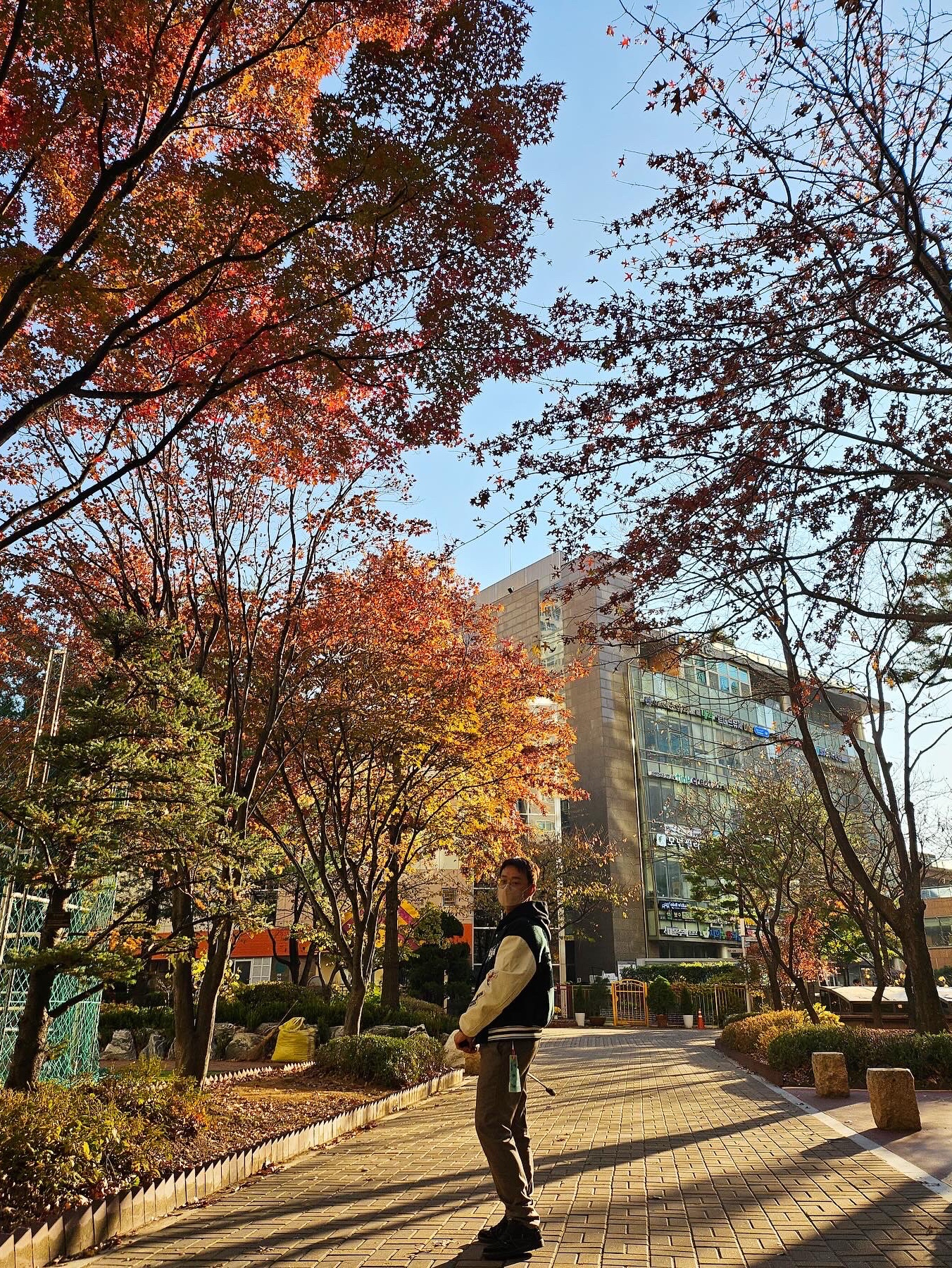 Wooyoungmi Volcano Varsity Jacket Green - 23FW, Off-White Weed Arrow Oversized Hoodie Black 착용 스타일 - 2