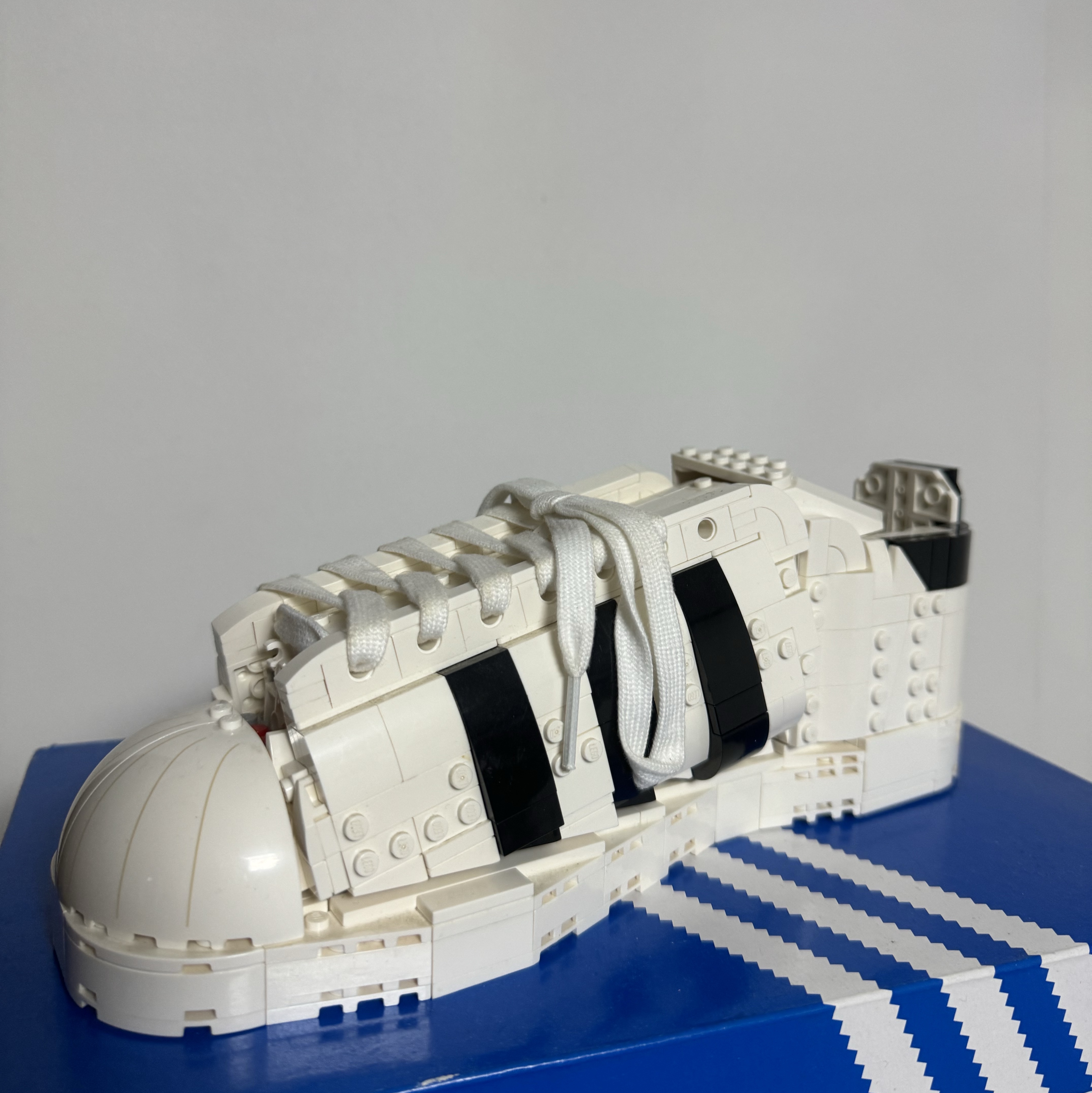 Lego Adidas Originals Superstar 착용 스타일