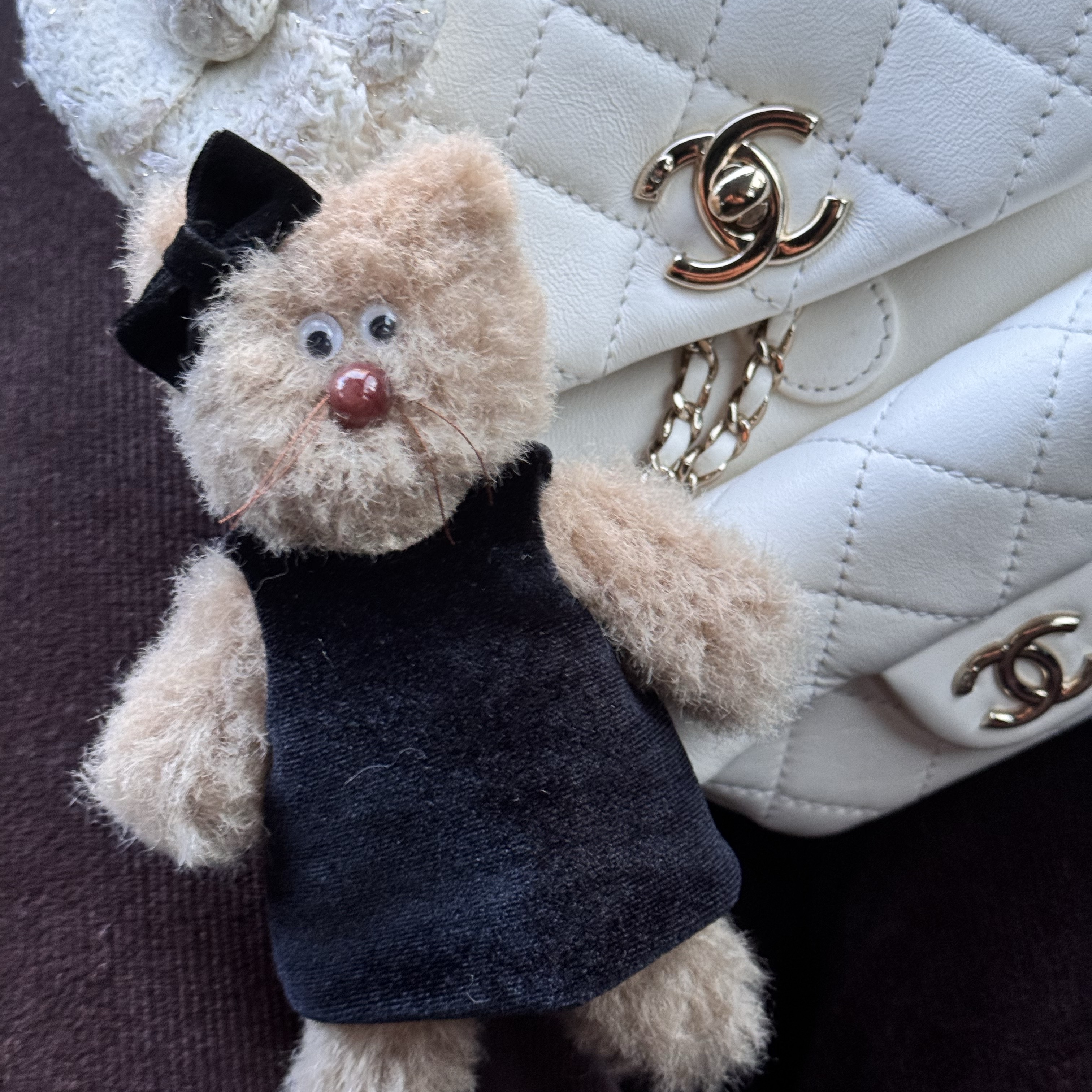 Chanel Small Backpack Calfskin & Gold White, Monamhee x STU Coco Brown 착용 스타일 - 1