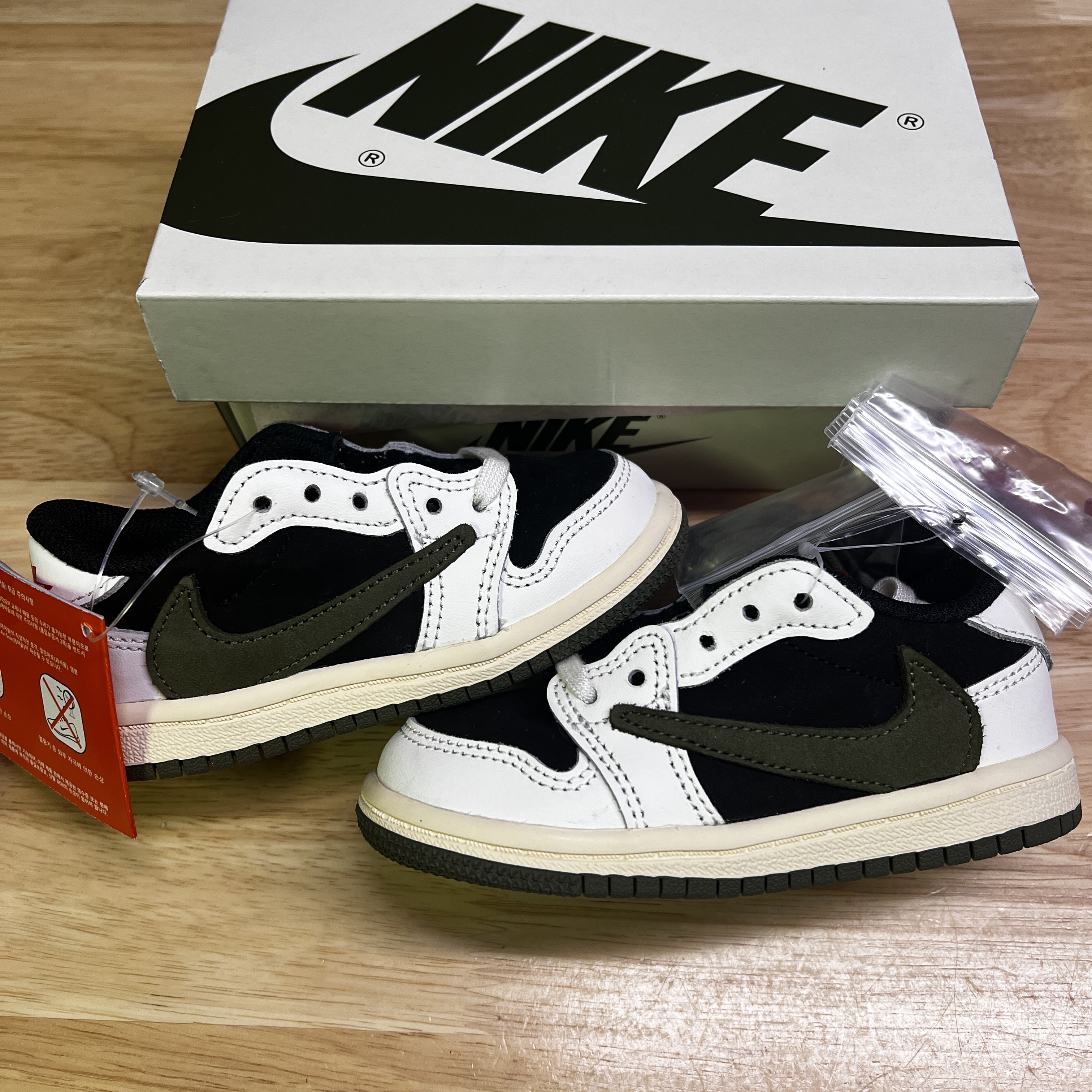 (TD) Jordan 1 x Travis Scott Retro Low OG SP Medium Olive 착용 스타일 - 3