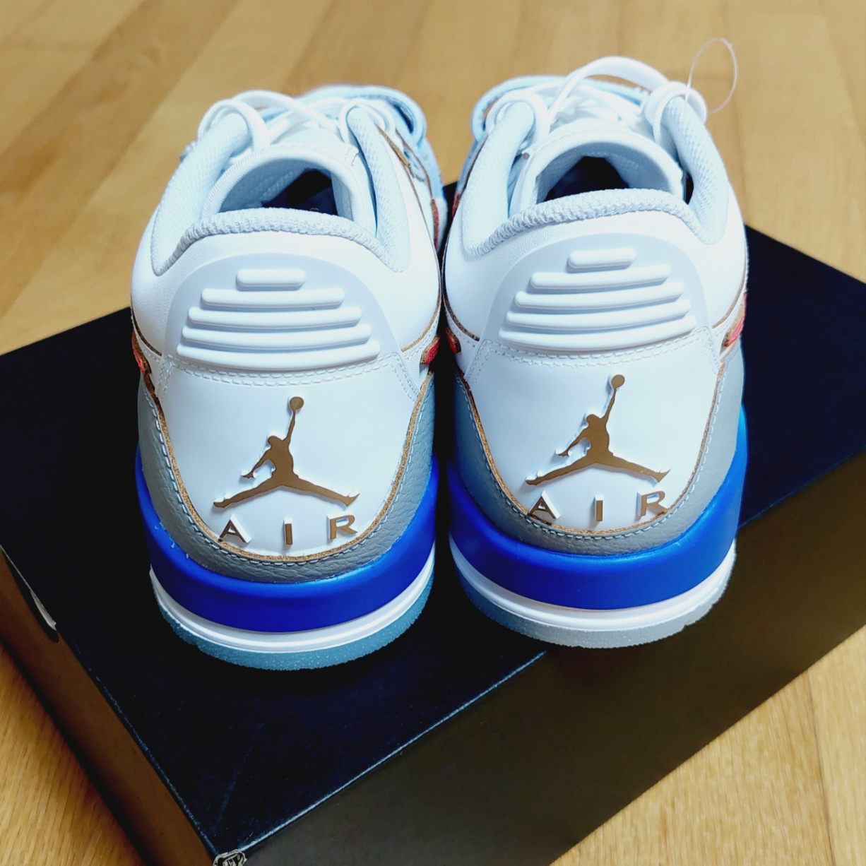Jordan Legacy 312 Low White Game Royal University Red 착용 스타일 - 4