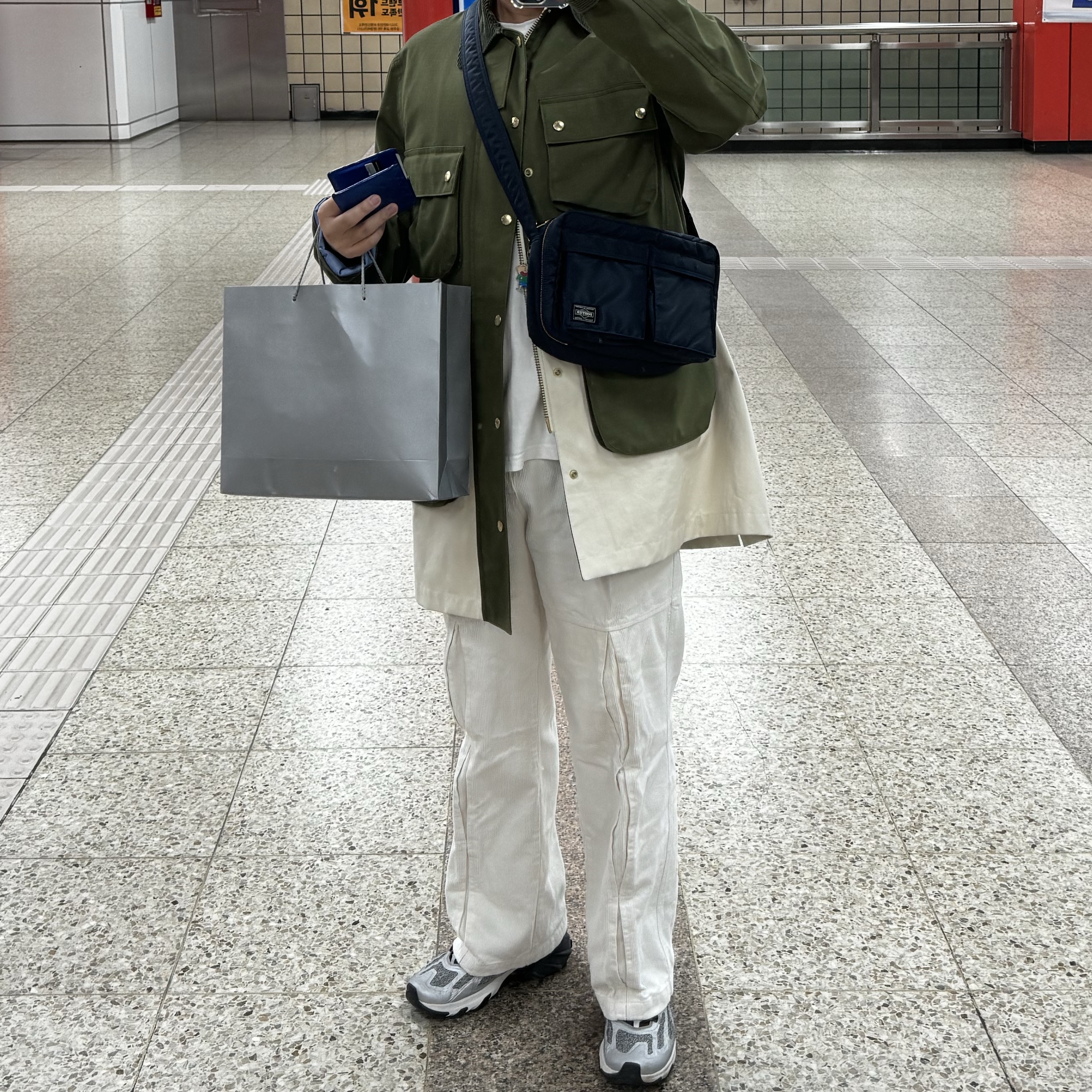 Porter Tanker Shoulder Bag S Iron Blue, Salomon Speedverse PRG Silver Frost Grey Lunar Rock 착용 스타일