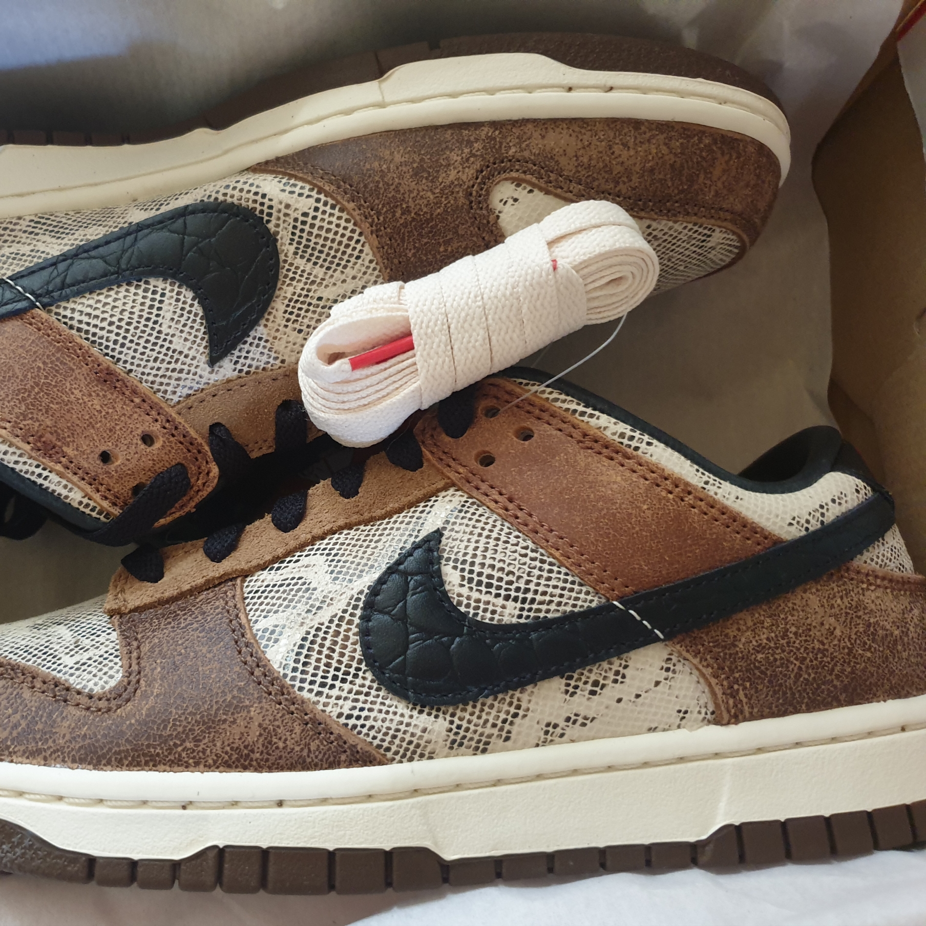 Nike Dunk Low PRM Head to Head 착용 스타일