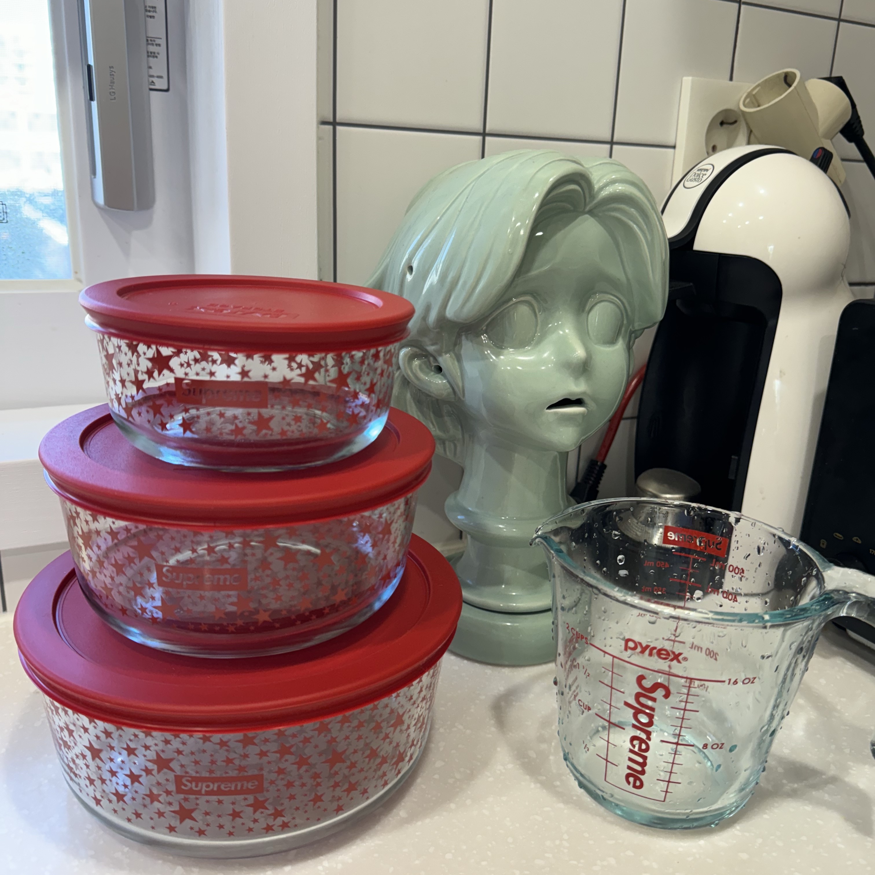 Supreme x Pyrex Bowls Red (Set of 3) - 23FW 착용 스타일