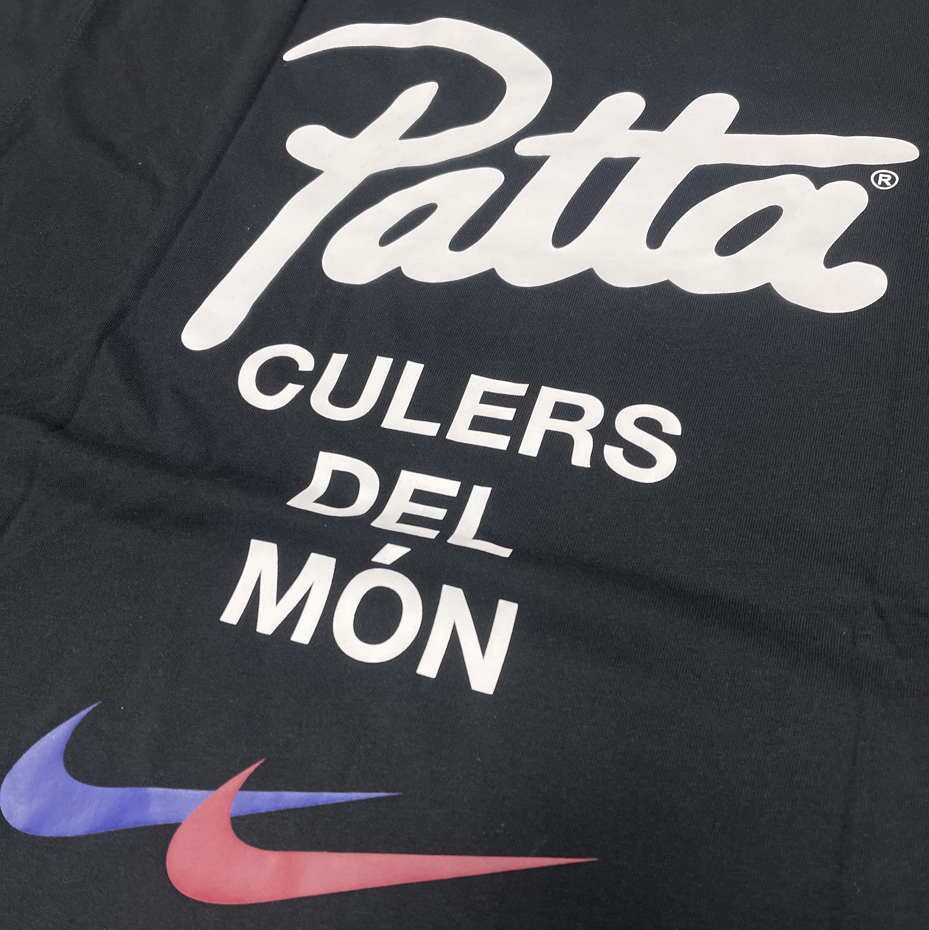 Nike x Patta x FC Barcelona Max90 T-Shirt Culers del Món (FJ4208-010) 착용 스타일 - 1